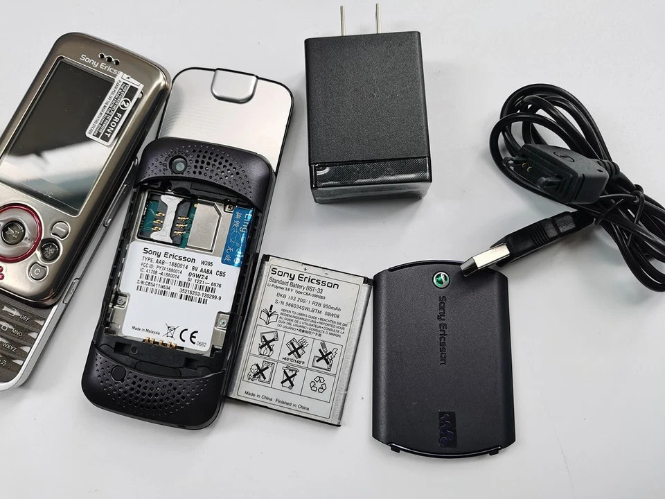 Sony Ericsson W395 2G GSM 850 / 900 / 1800 / 1900 Unlocked mobile Cellphone