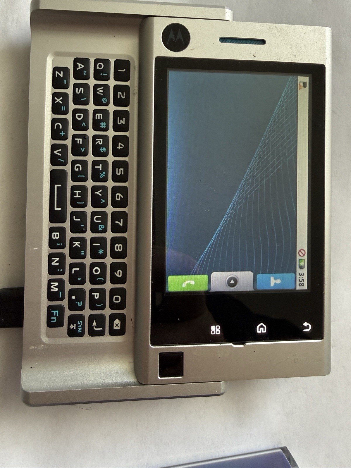 Motorola A555 Verizon Android Slider Smartphone 128GB Silver 5MP Wi-Fi MicroSD