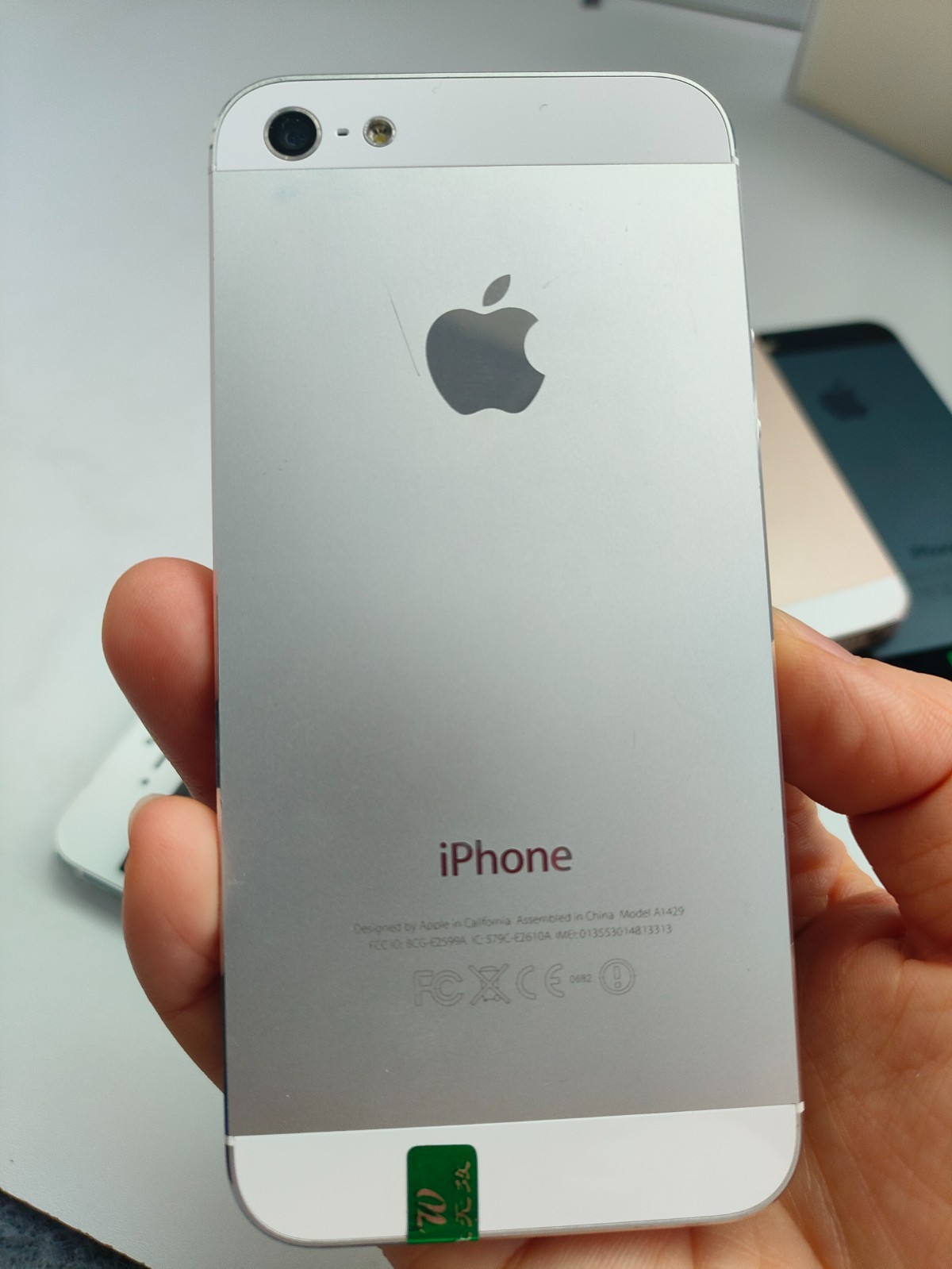 GOOD Apple iPhone 5 – 16 GB 32 GB – Black Silver Gold Unlocked 4G iOS 10 phone