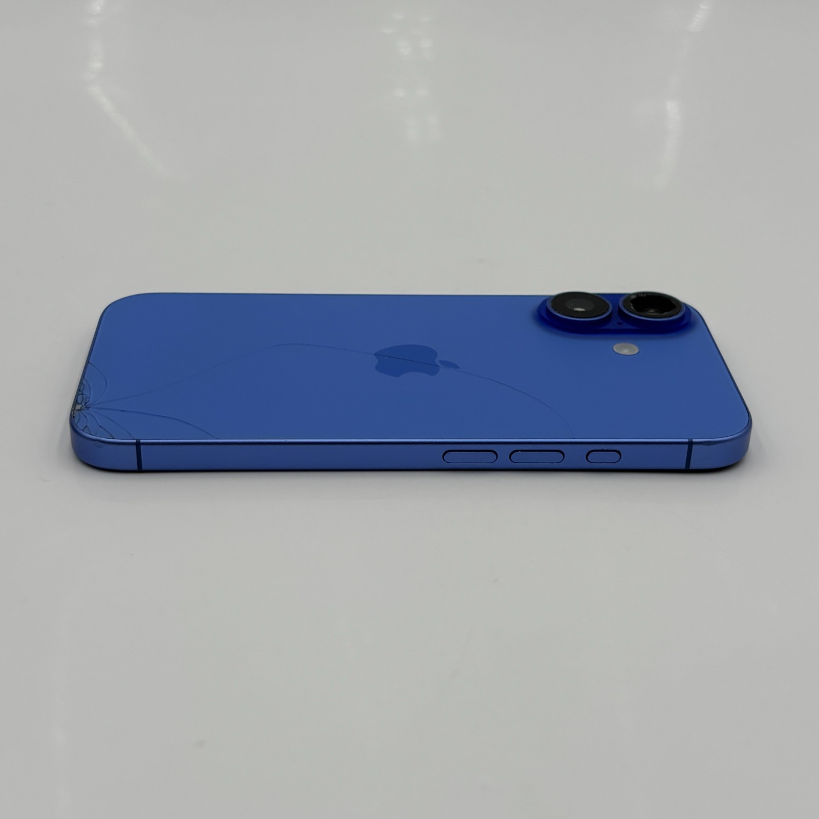 Apple iPhone 16 128GB Ultramarine AT&T Only Cracked Back For Parts Read