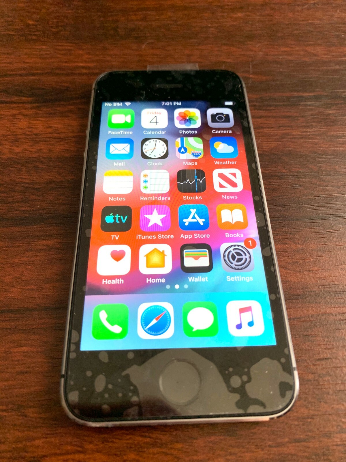 Apple iPhone 5s – 16GB – Space Gray (Unlocked) A1453 (CDMA + GSM)