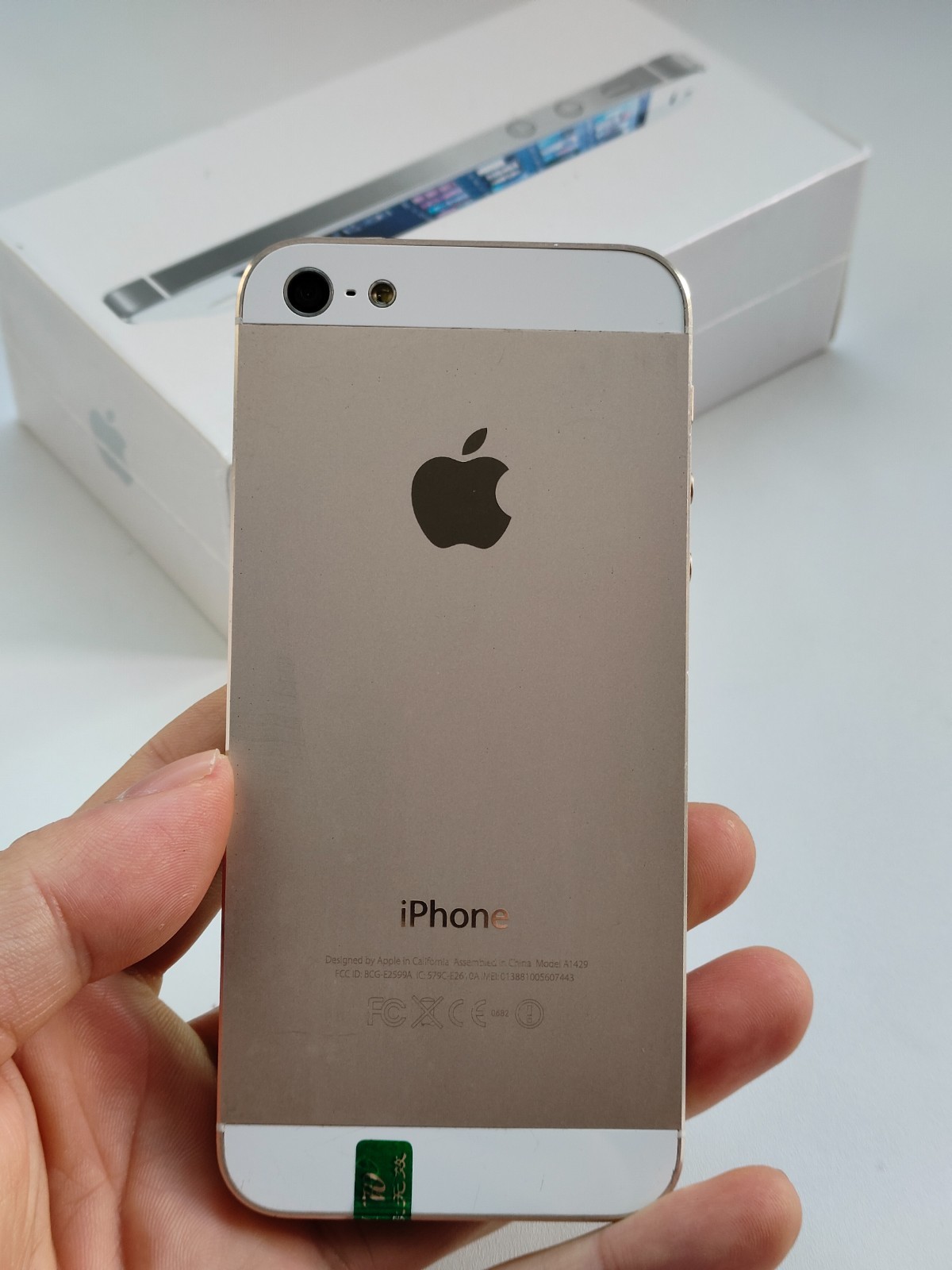 90%N ew Apple iPhone 5/5s/5c 16GB Factory UNlocked Black/White/Gold Good