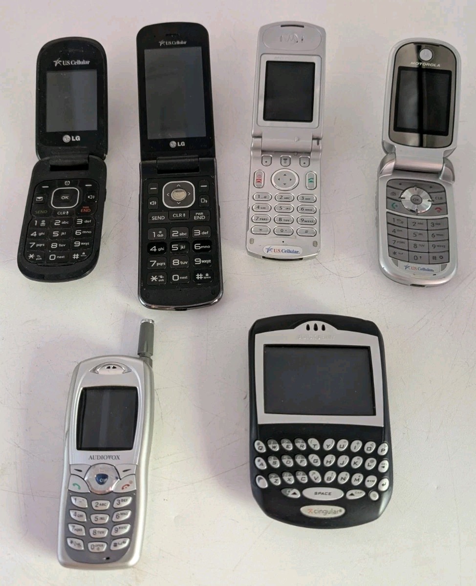 Lot of 6 Mixed Brands and Carriers Flip Phones / BlackBerry – For Parts Untested