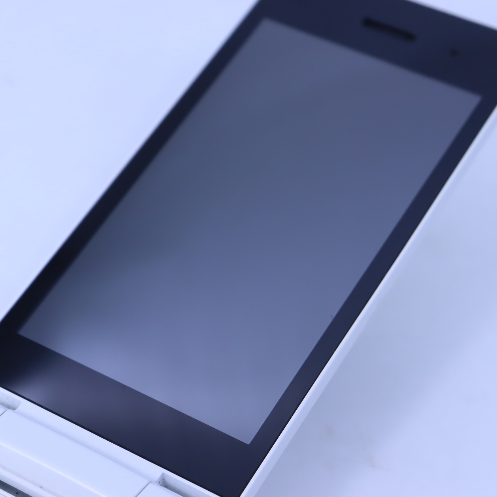 KYOCERA KY-42C DIGNO KEITAI white ANDROID FLIP PHONE docomo unlocked Japan