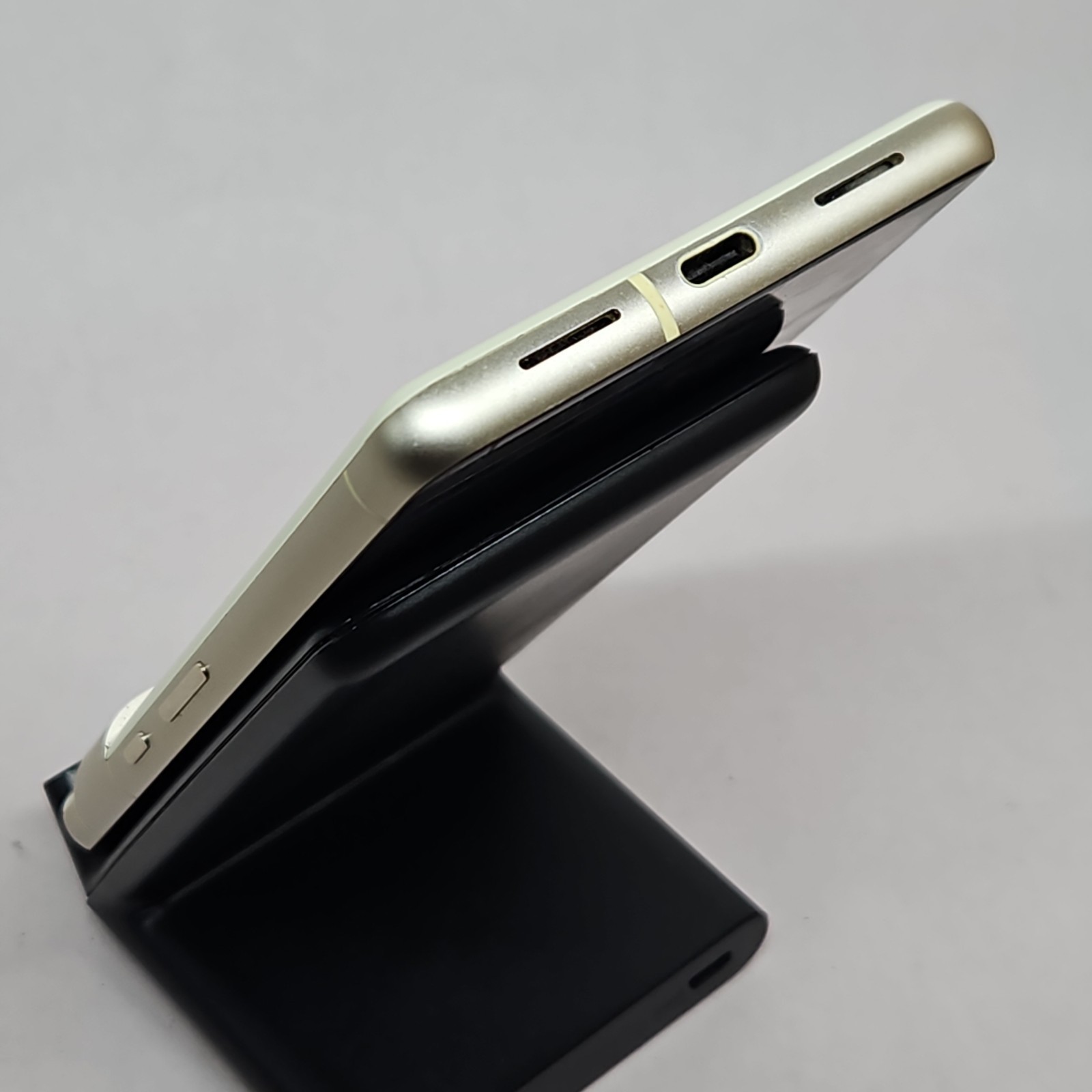 Google Pixel 7 GVU6C Factory Unlocked 128GB Lemongrass READ