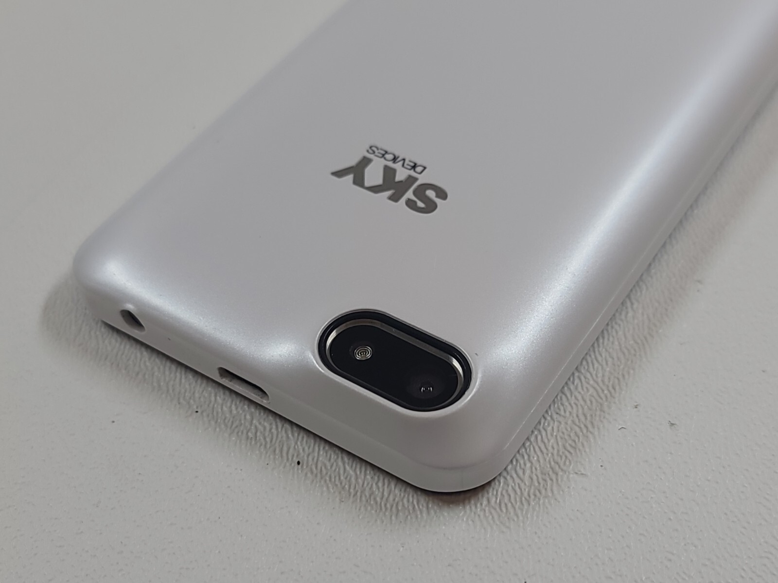 SKY Devices Platinum 4.0 – 8GB White (GSM Unlocked) Dual SIM Smartphone – M546