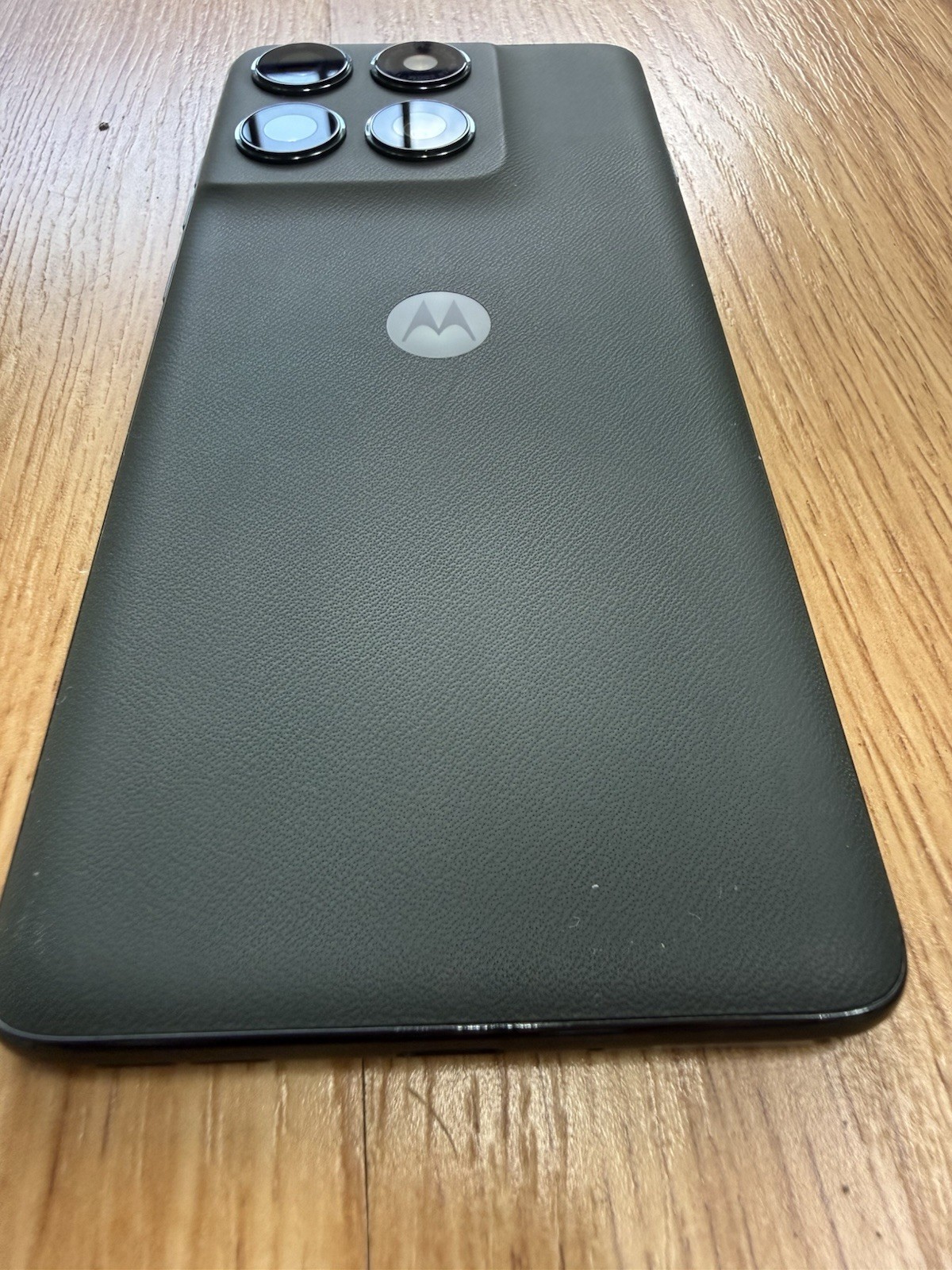 2025 MOTOROLA EDGE Deep Forest 256GB XT2519-1 (FOR PARTS ONLY!)