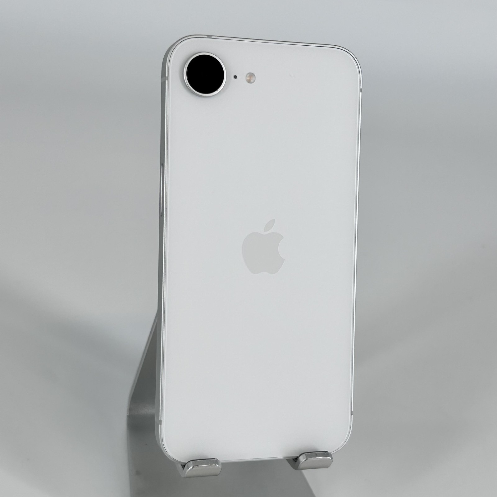Apple iPhone 16e White 128GB – Cricket Locked – Very Good Condition