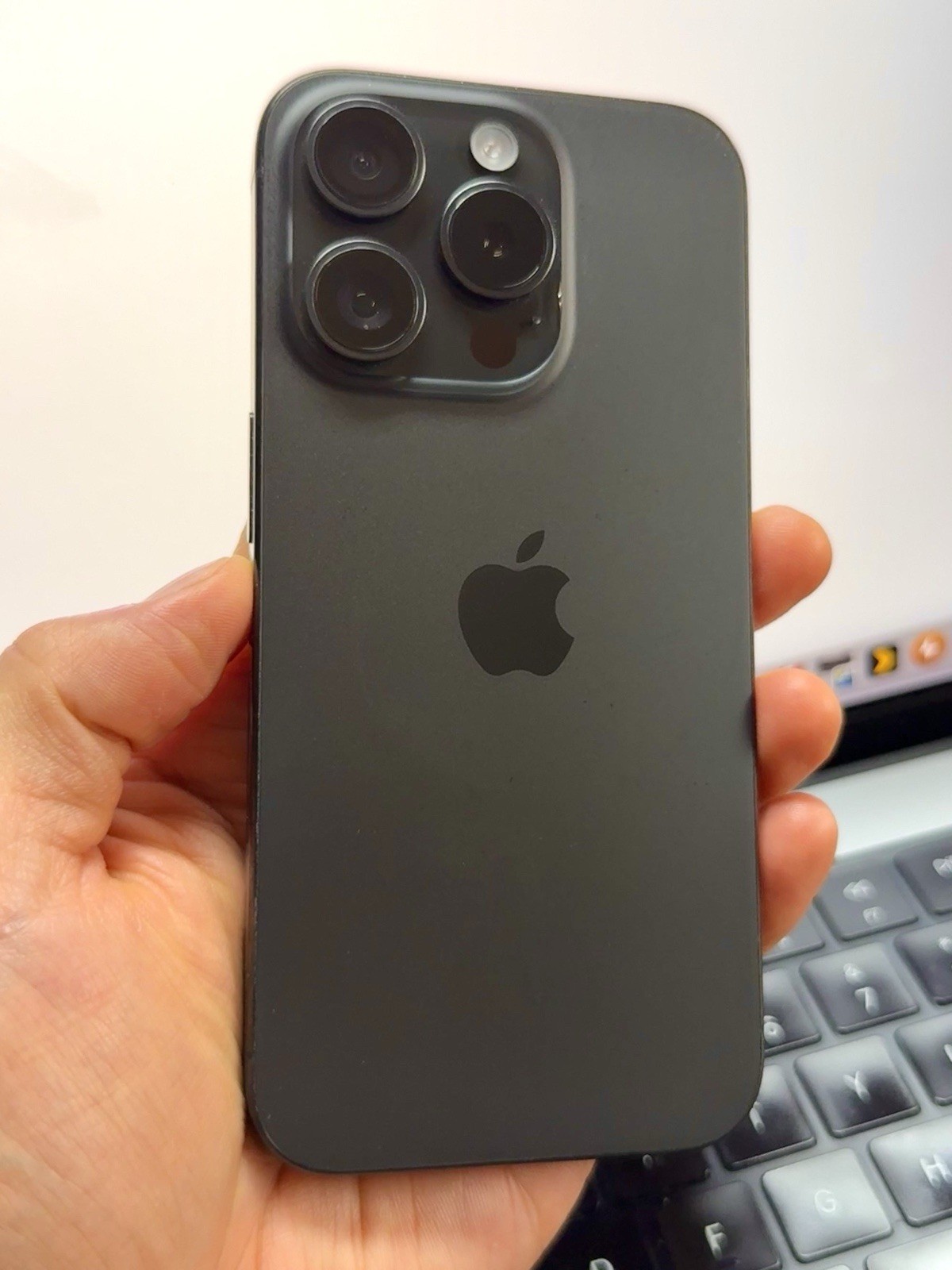 Apple iPhone 15 Pro Factory Unlocked Black Titanium 128GB (Cam Focus Issue) #264