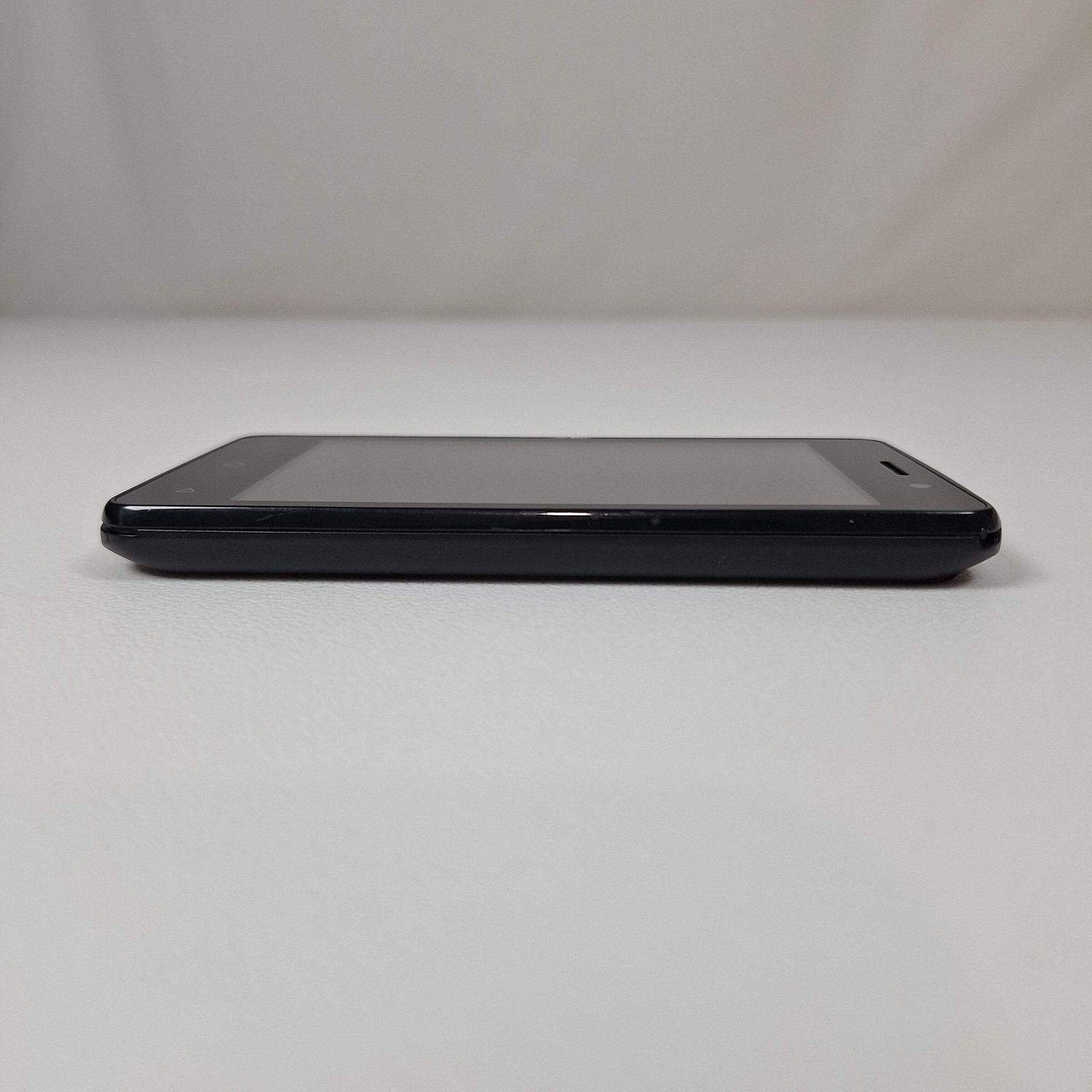 UMX MXG401 Black Android Phone (AirVoice Wireless)