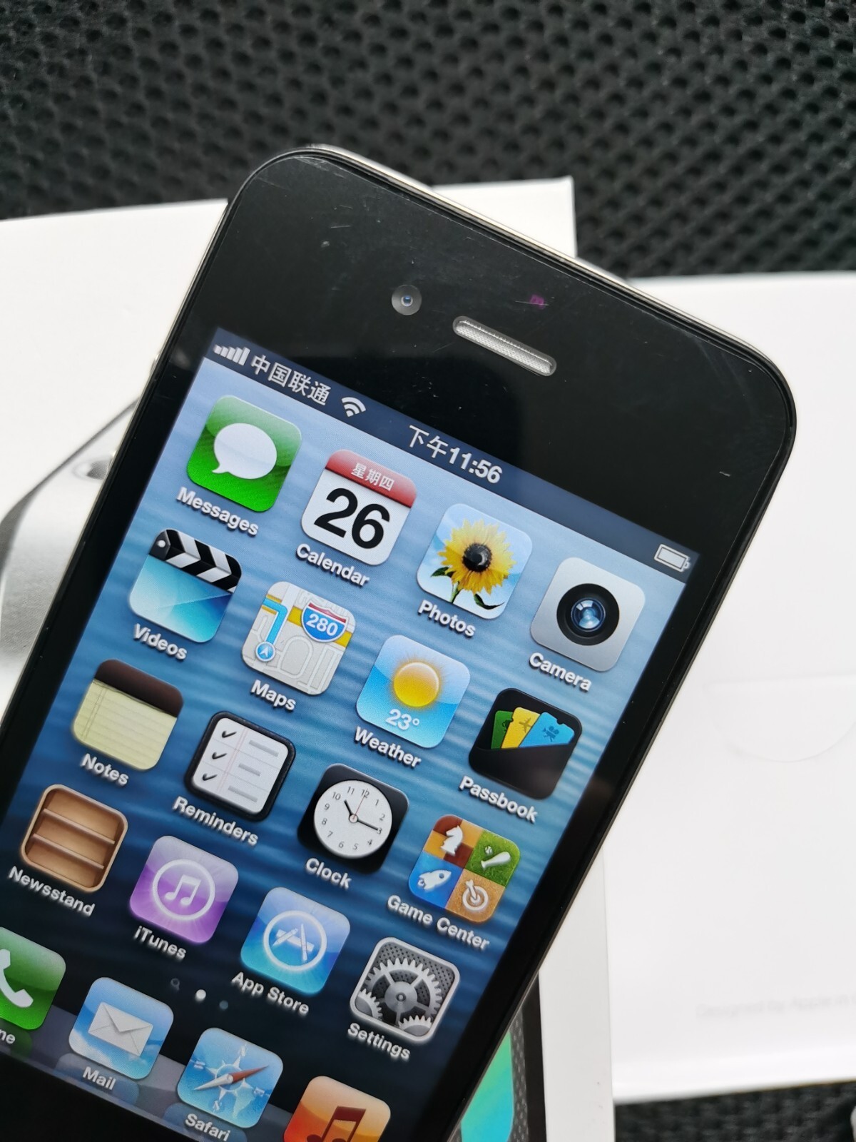 Apple iPhone 4s 8/16/32/64GB Black/White UNLOCKED – Working Grade A+