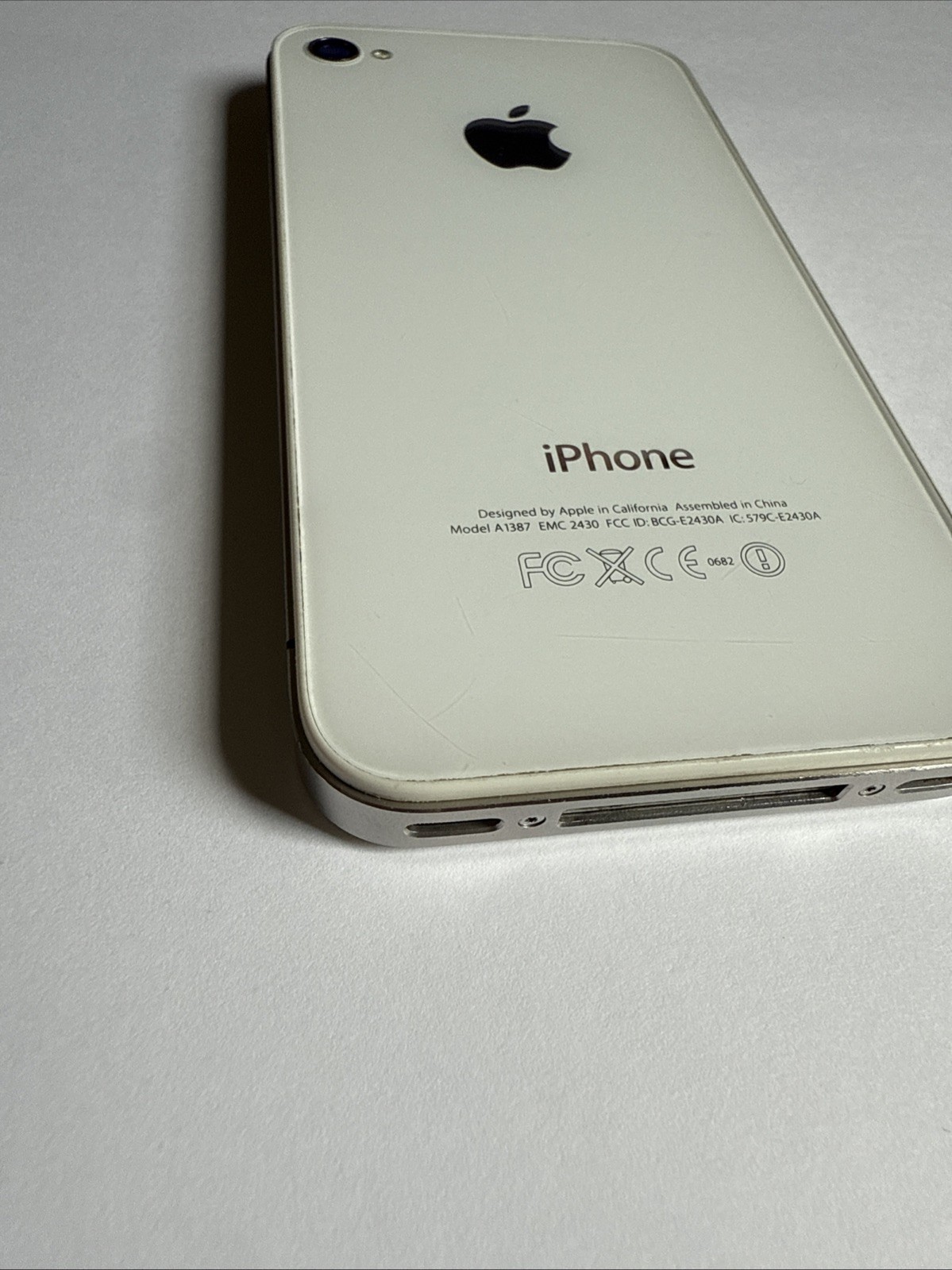 iPhone 4s – 16GB – White (AT&T Only) 40+ Games & Apps – iOS 6.1.3 – 93% BH