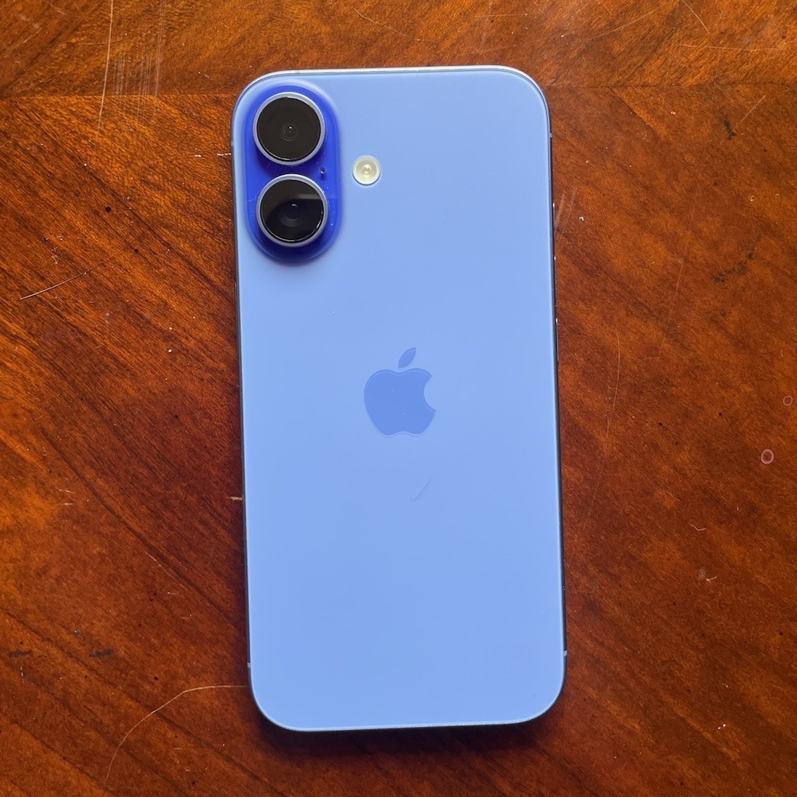Apple iPhone 15 Blue Smartphone Bar Style 12MP Camera Resolution