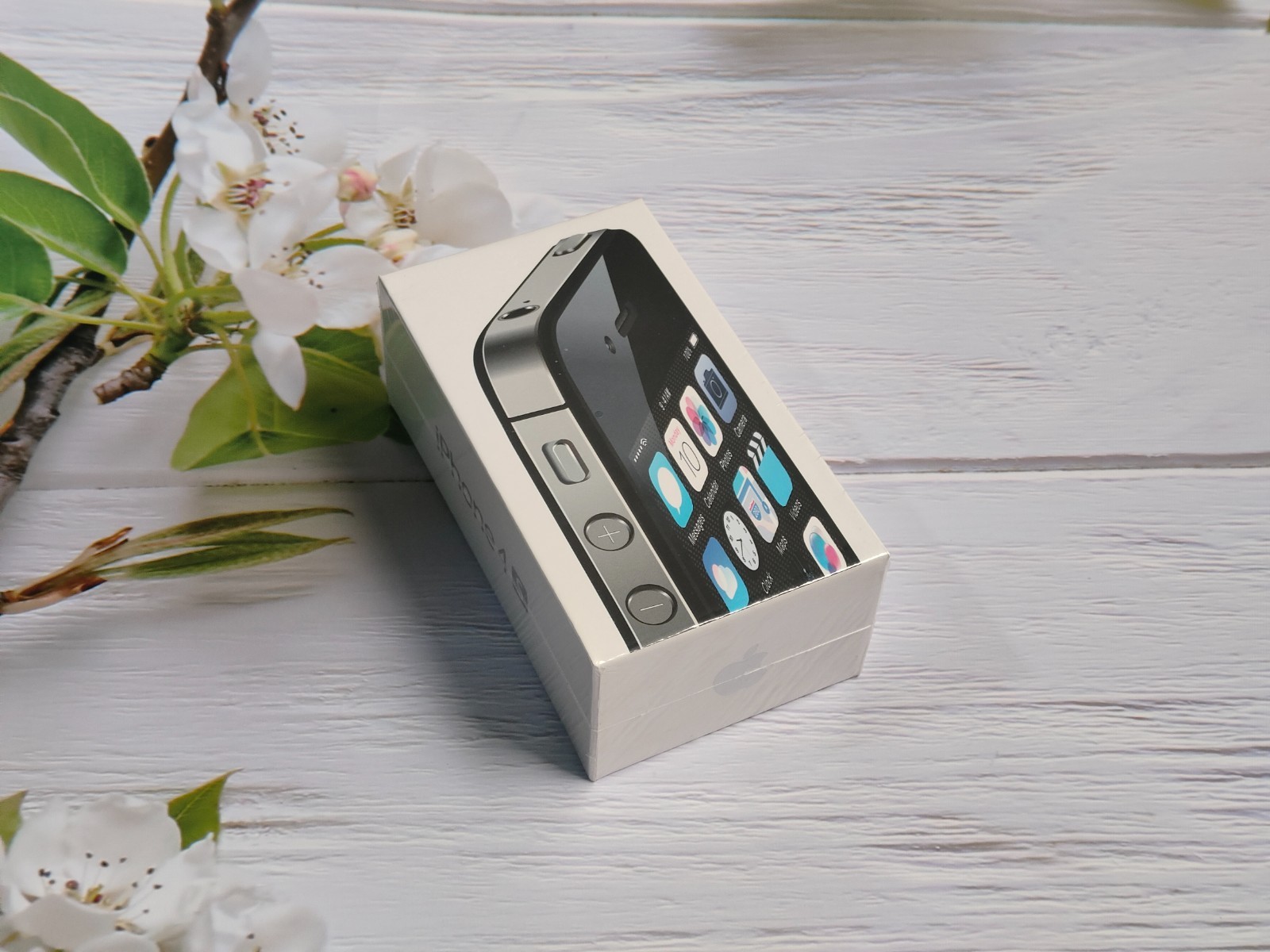 90%N ew Apple iPhone 4s 8/16/32/64GB Black/White Factory UNLOCKED rare ios 6