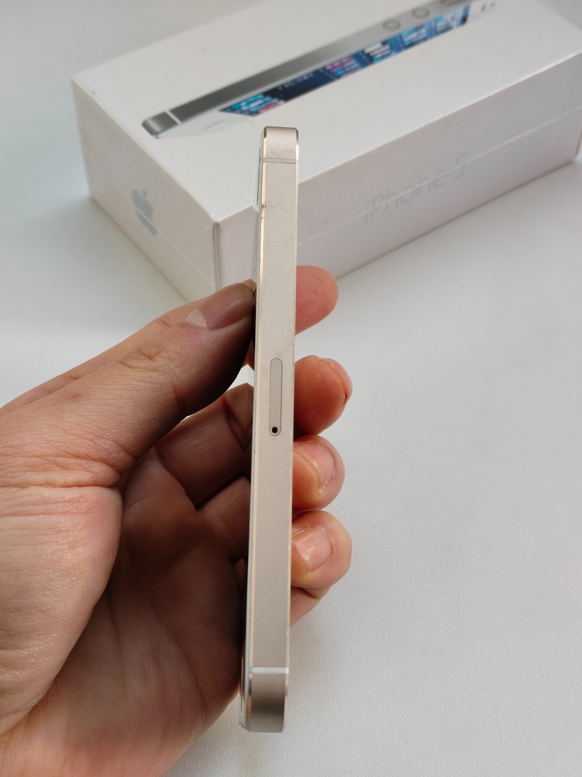90%N ew Apple iPhone 5/5s/5c 16GB Factory UNlocked Black/White/Gold Good