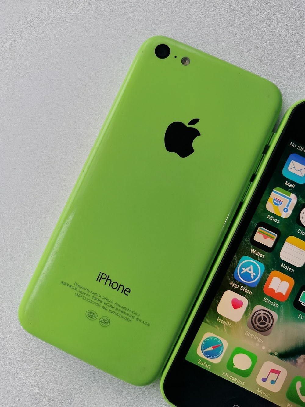 Apple iPhone 5c – 8 GB / 16 GB / 32GB – Green (Unlocked) 90% NE W