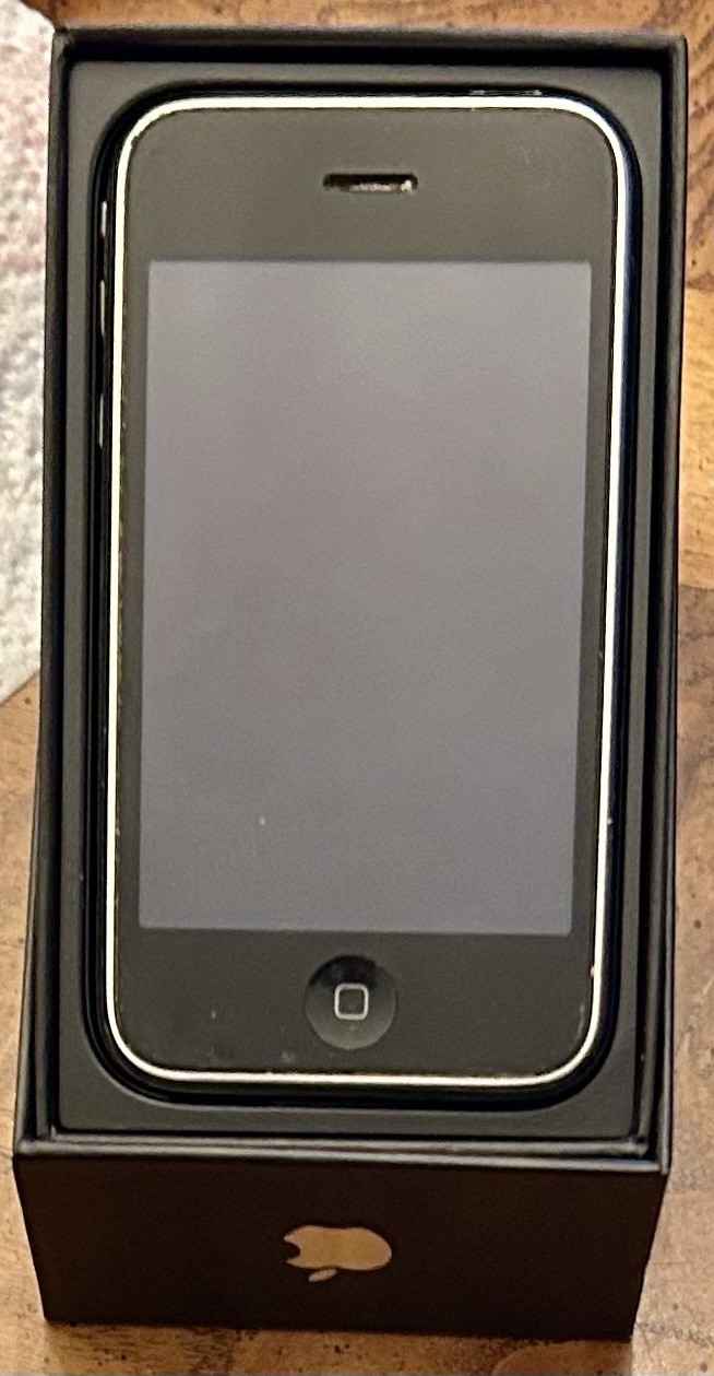 Apple iPhone 3G S 8 GB with Box