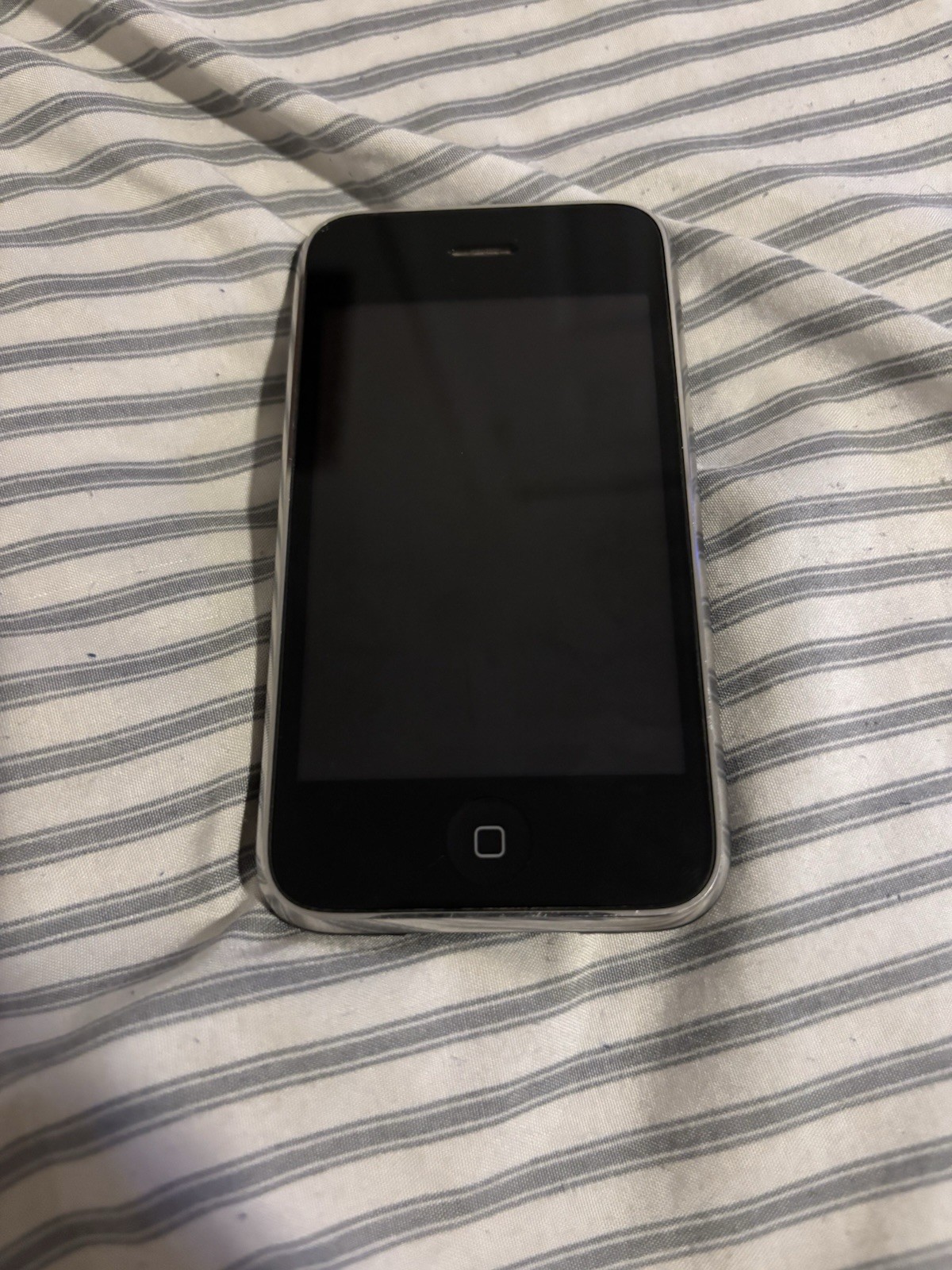 Apple iPhone 3GS – 8 GB – Black (AT&T)