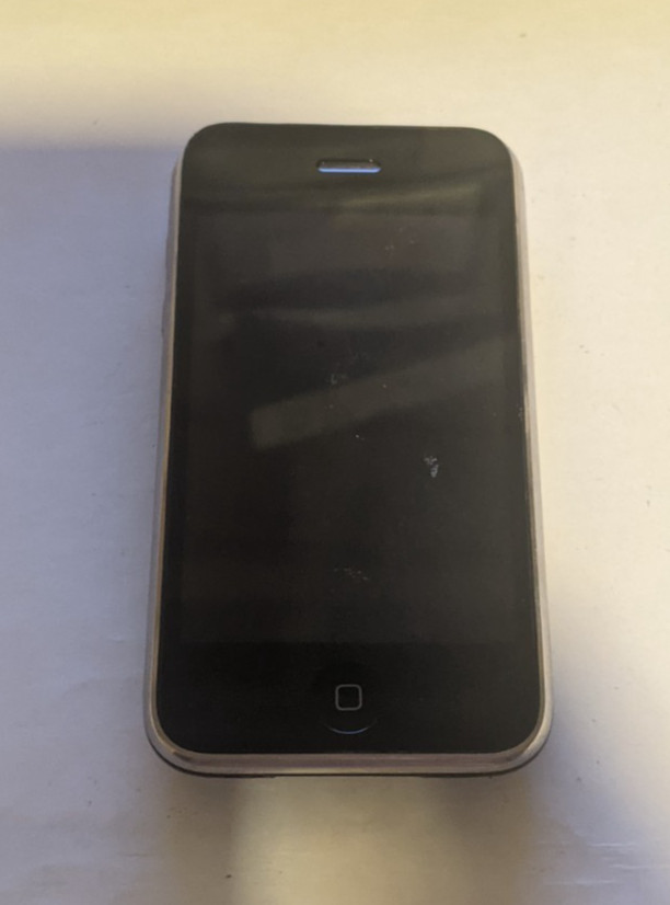 Apple iPhone 3GS 8GB (A1303) – Black (AT&T) SEE BELOW!!!