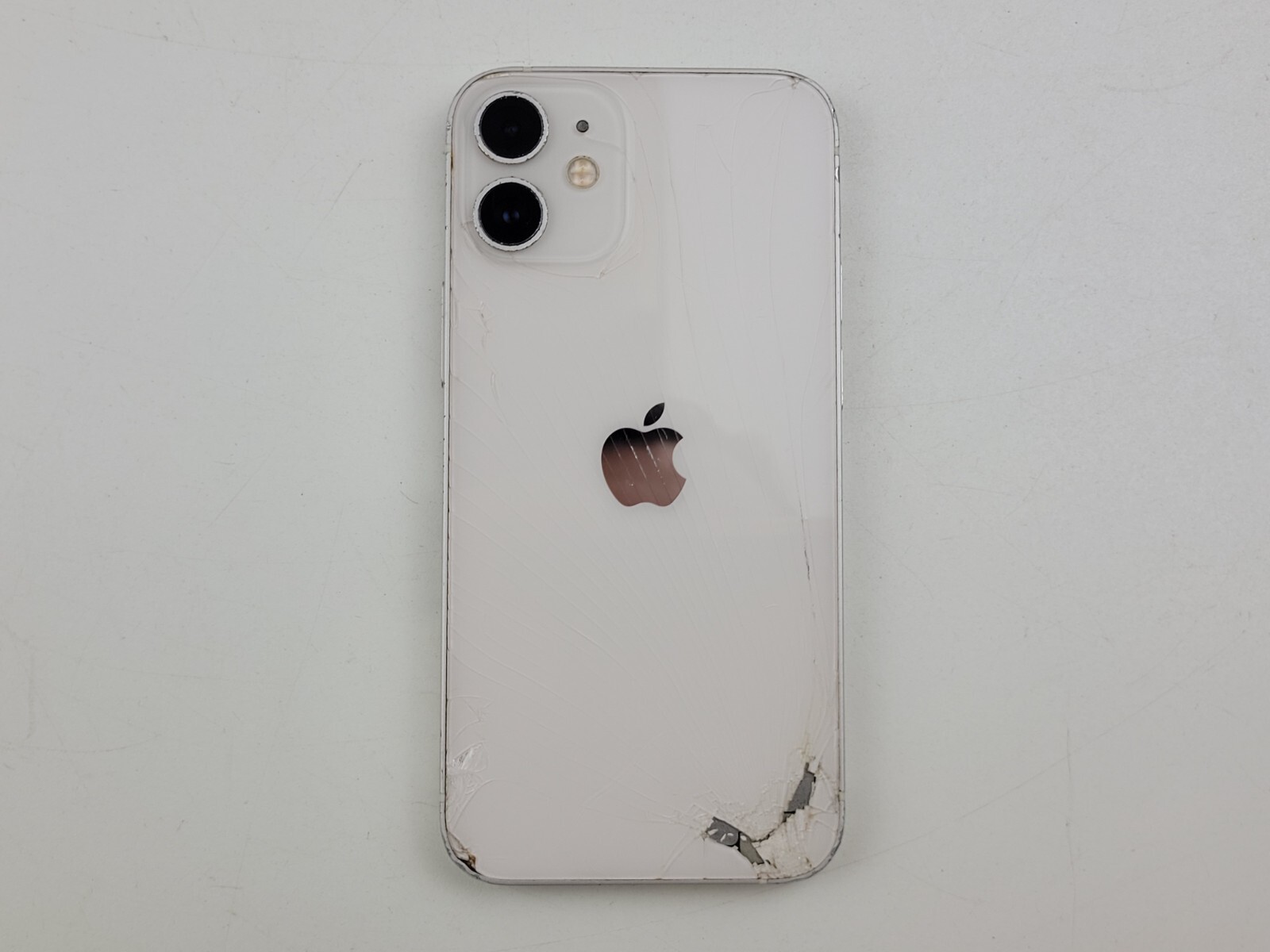 Apple iPhone 12 mini (A2176) 256GB – White (Unlocked) – *DAMAGED* – J8262