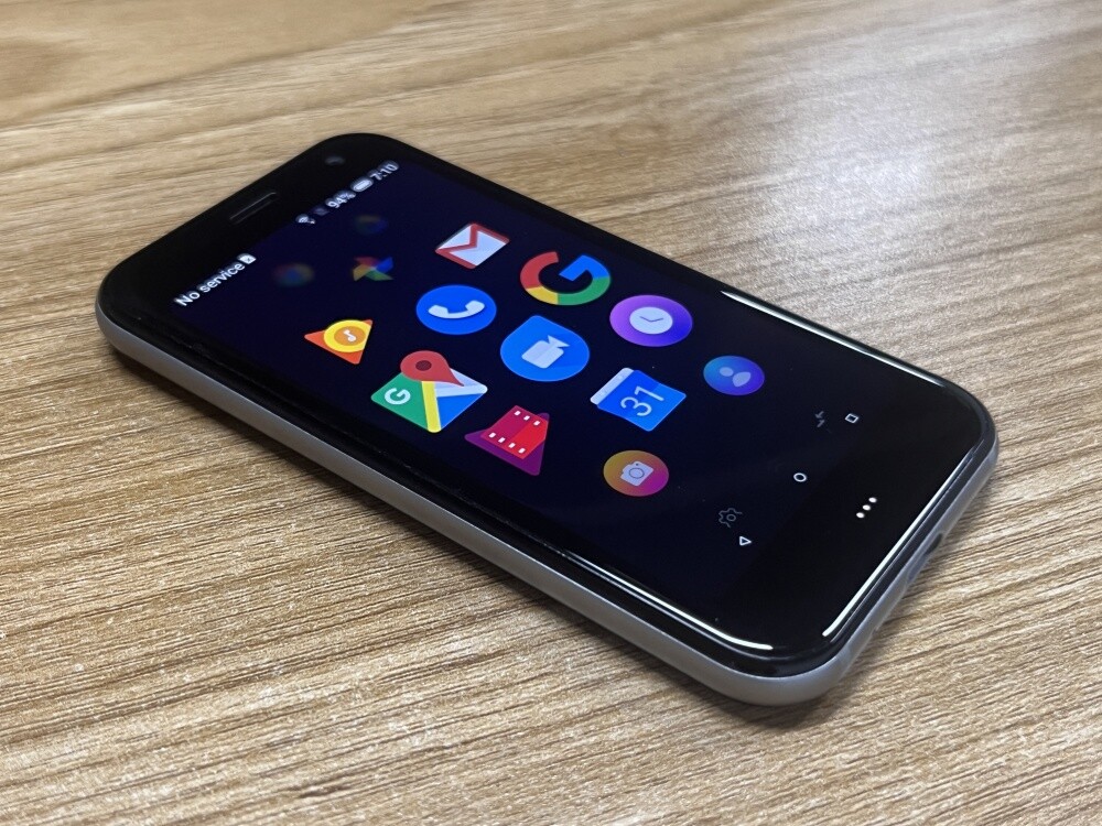 Unlocked Palm PVG100 Titanium 32GB 3GB RAM 3.3″ Compact SmartPhone FAST SHIPPING