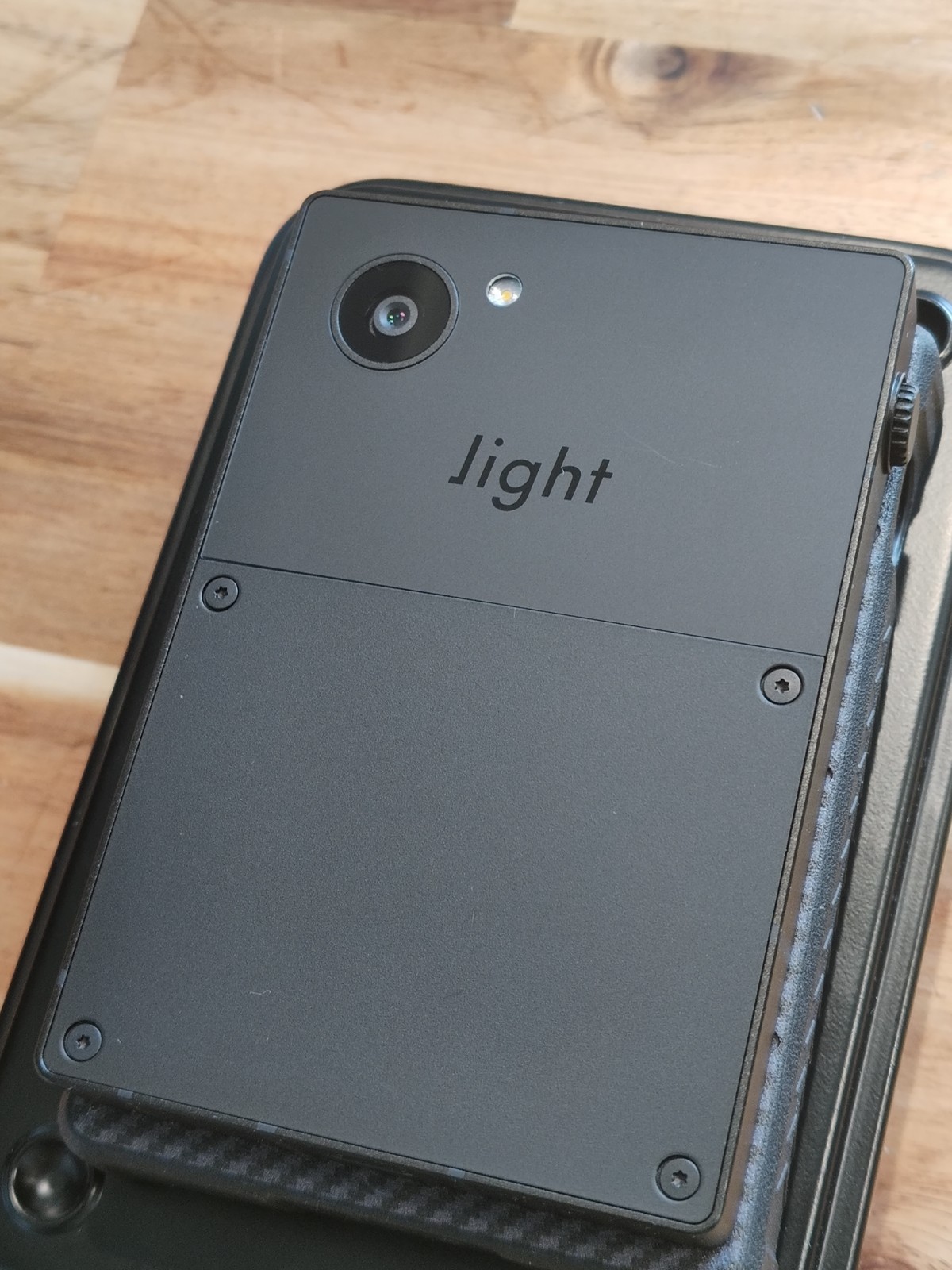 Light Phone III 3