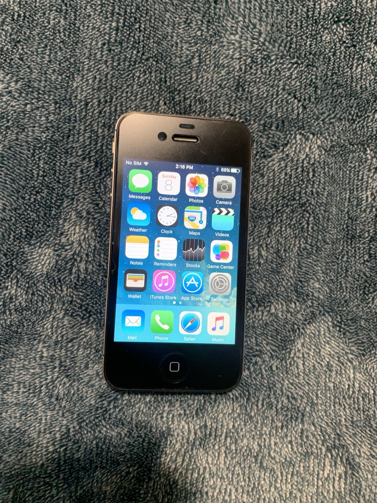 Apple iPhone 4s – 32 GB – Black (Unlocked) International Free Shipping