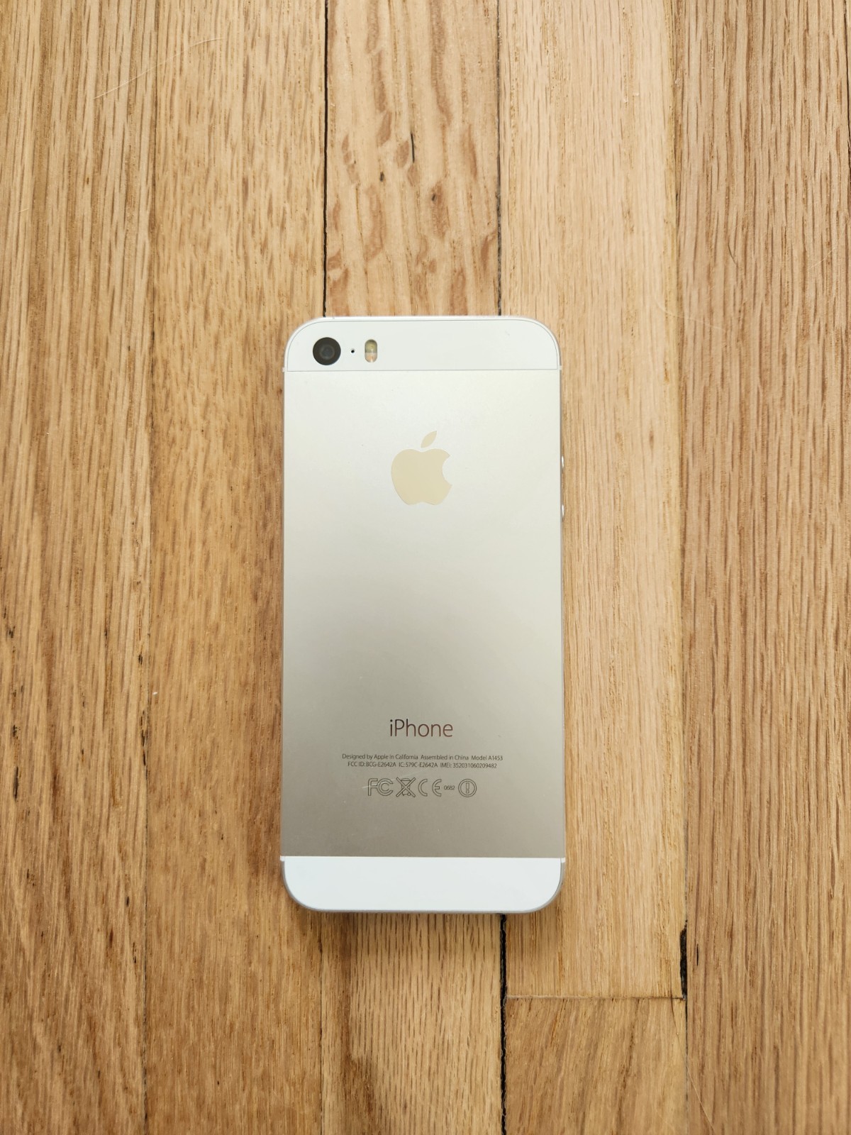 Apple iPhone 5s – 16/32GB – Black/Silver/Gold – A1553/A1453 – GOOD CONDITION