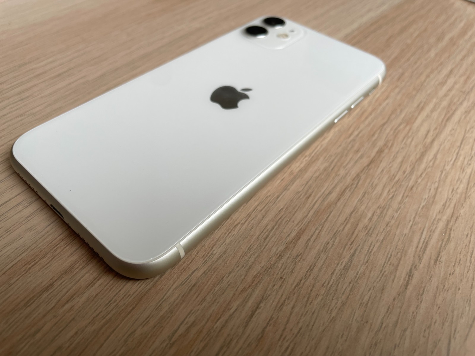 Apple iPhone 11 – 128 GB – Model A2111, White (T-Mobile)
