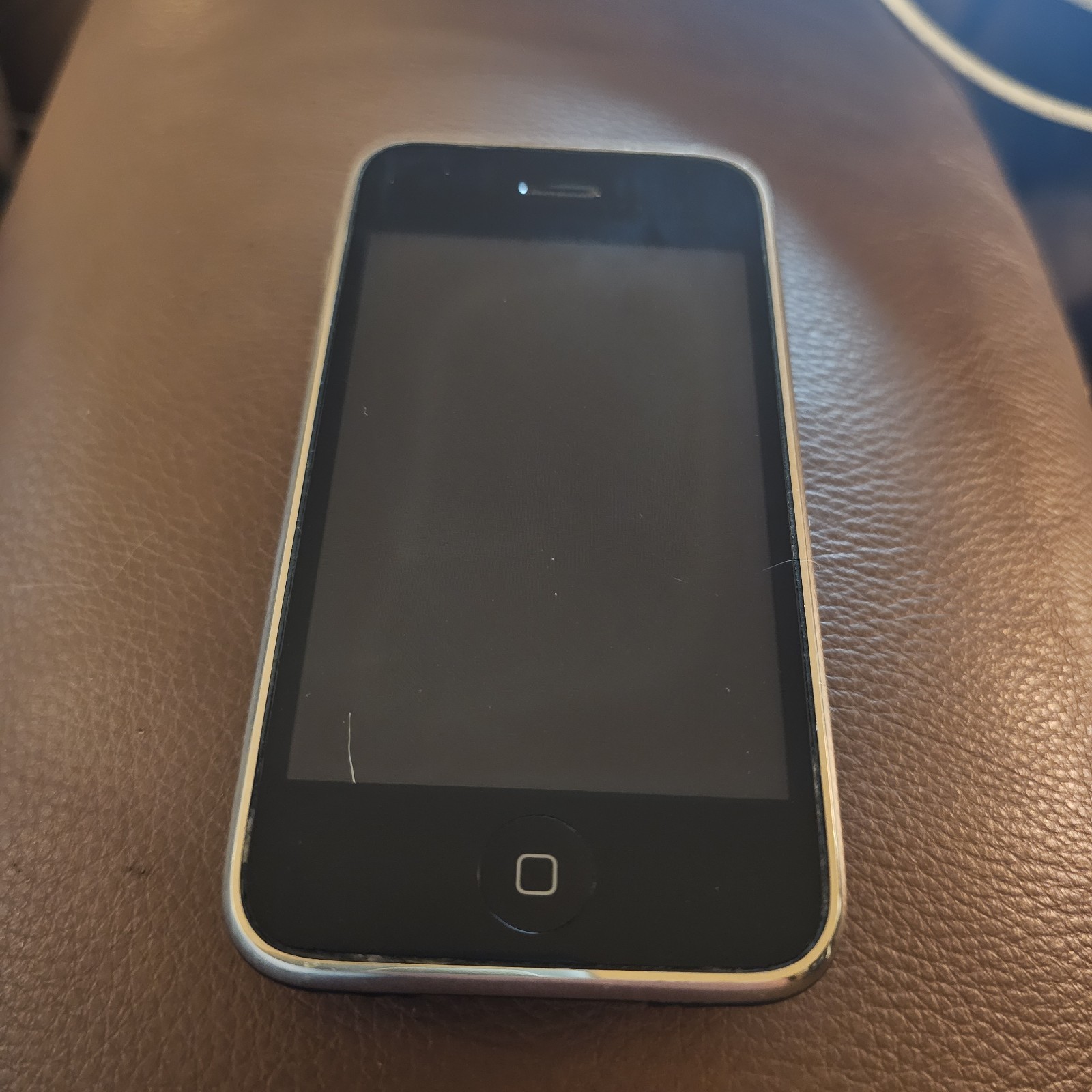 Apple iPhone 3GS – 8GB – AT&T – MC640LL/A A1303 – Black