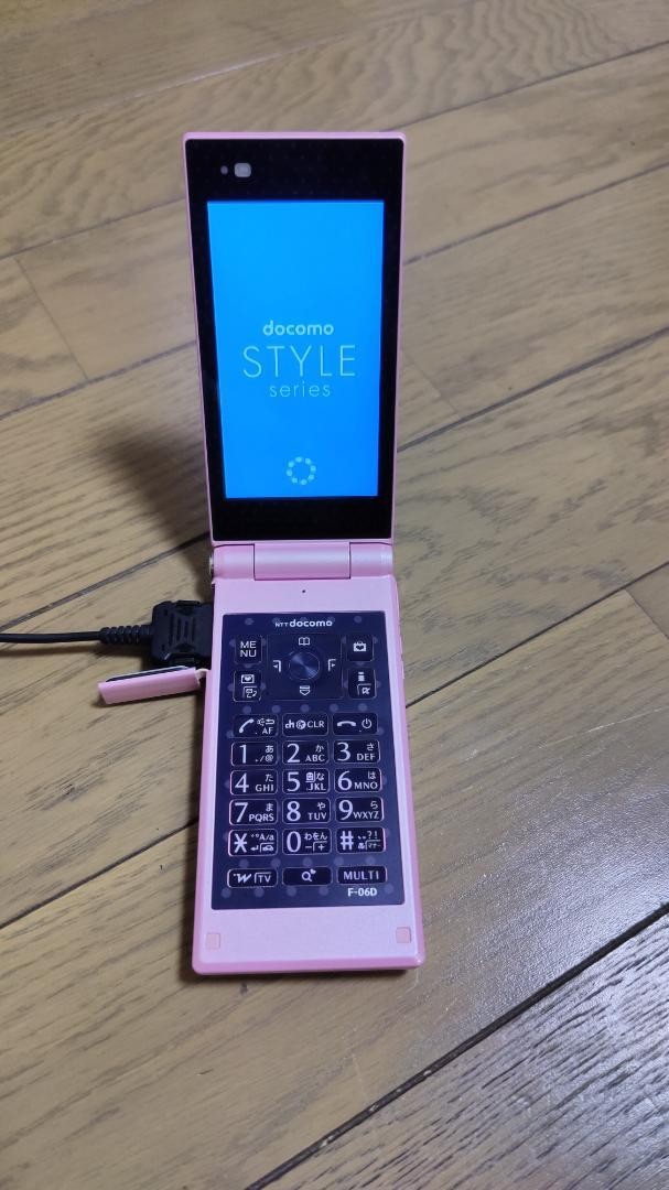 docomo F-06D Girls’ Happy Pink Flip Phone Fujitsu STYLE Series Japan Tested Rare