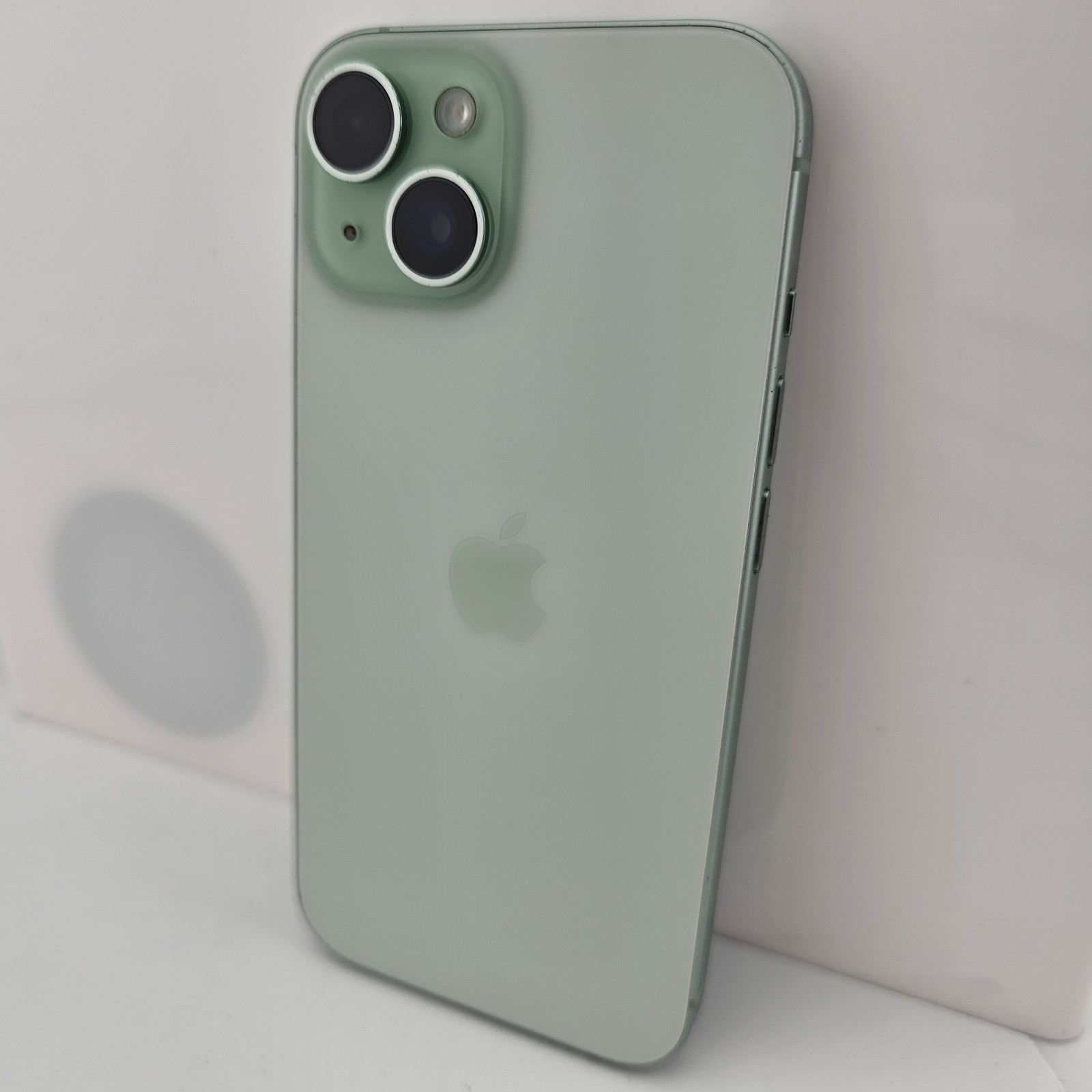 Apple iPhone 15 – A2846 – Unlocked 128GB Green – *BAD DISPLAY/ULTRAWIDE CAMERA*