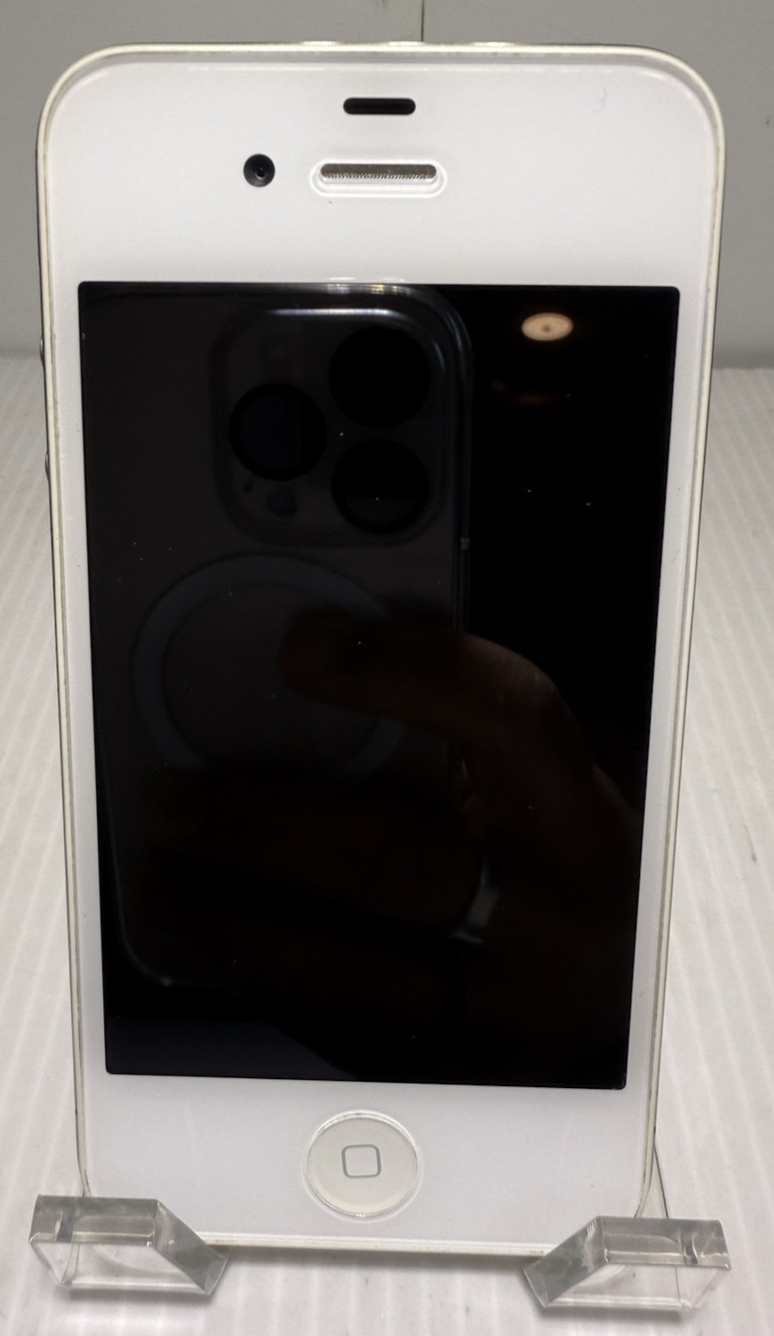 Apple iPhone 4s White Locked But Working – Excellent Condition – Weak Battery