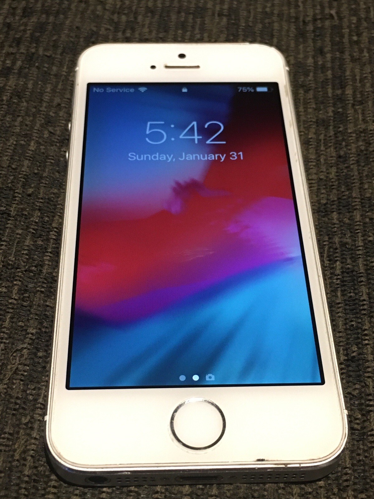 Apple iPhone 5s – 16GB – Silver (Sprint) A1453 (CDMA + GSM)