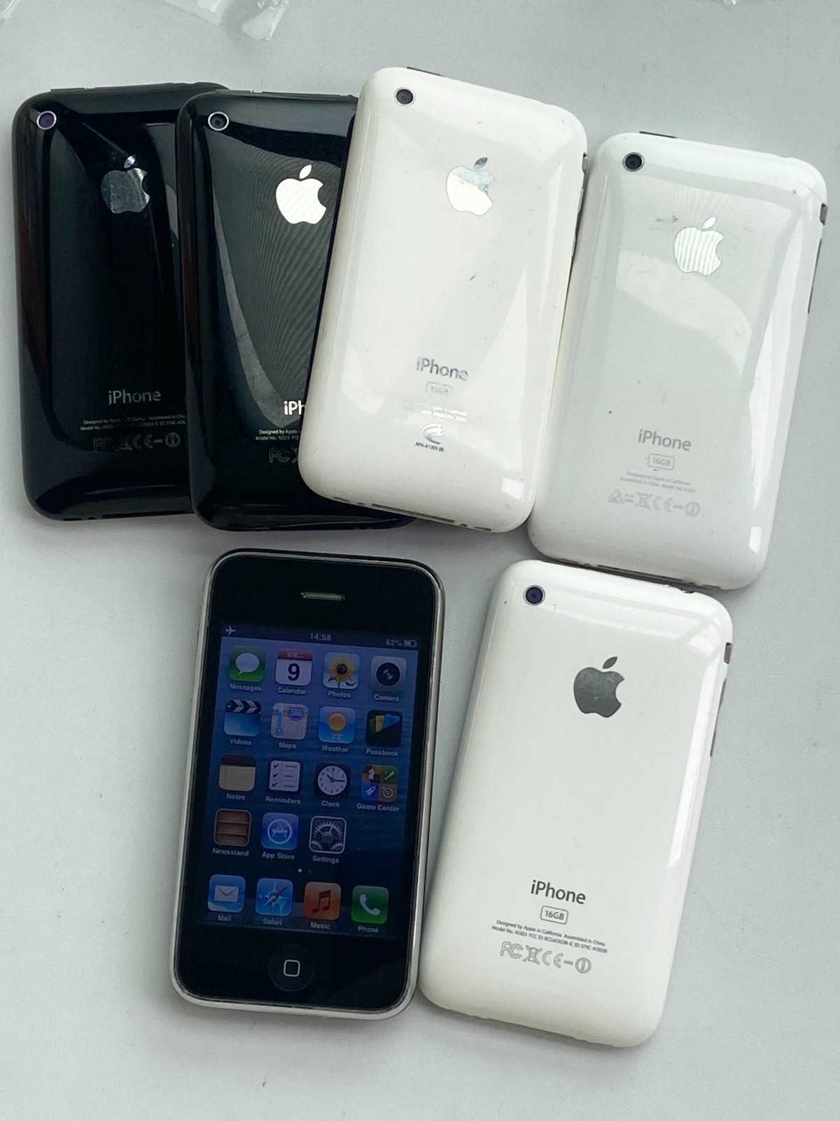 Apple iPhone 3GS-8GB/16GB/32GB -Unlocked-Black/White Good for Collection Tested