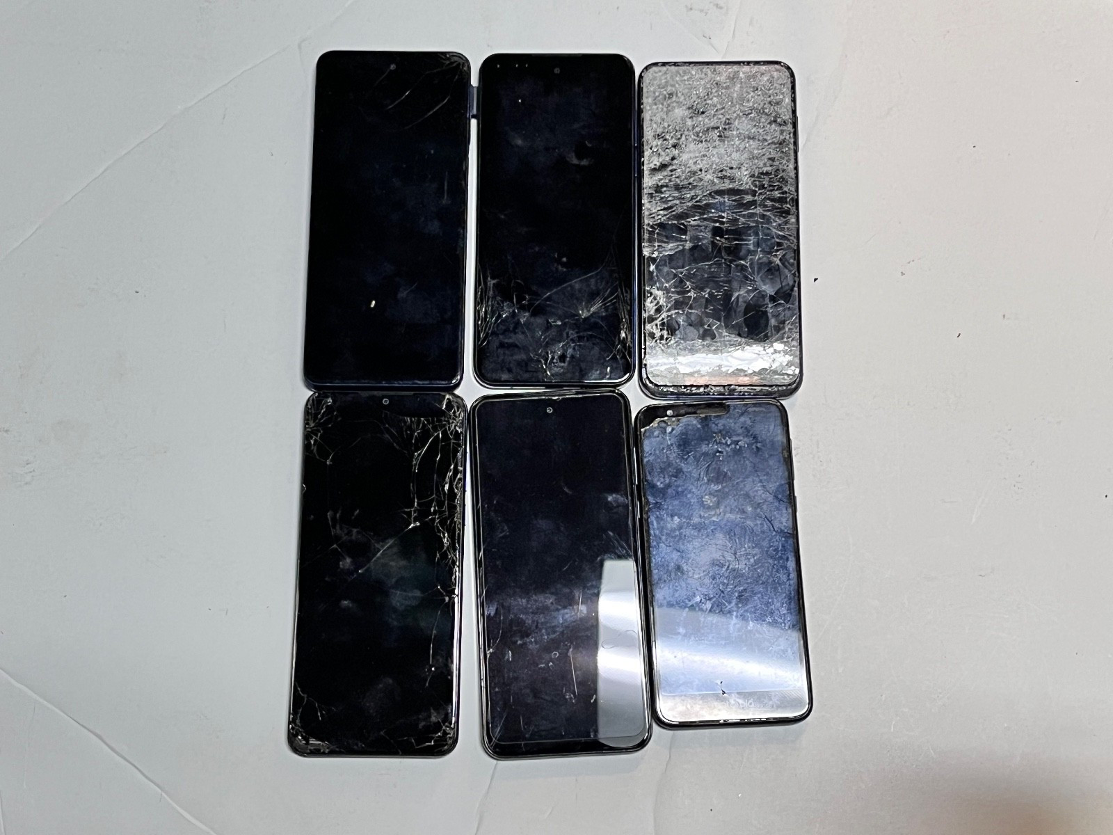 Lot of 6 Mixed Motorola Smartphones – FOR PARTS