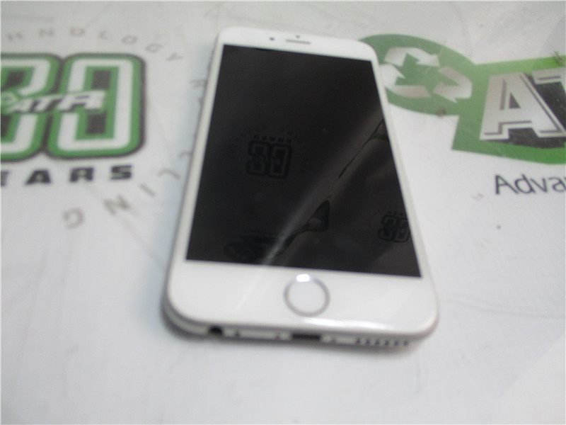 Apple iPhone 6 Smartphone 64GB A8 4.7in Silver and White Carrier Unlocked
