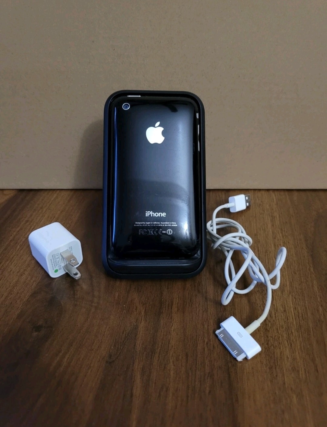 Apple iPhone 3GS – 16GB – Black Unlocked A1303 GSM Pre Owned