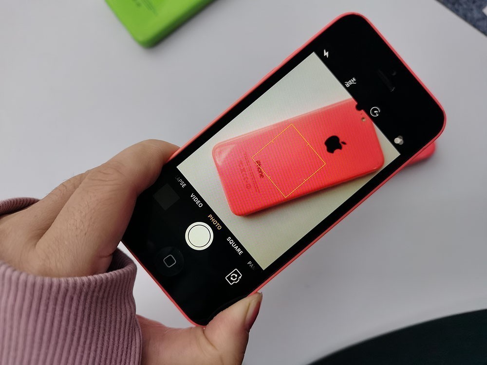 Apple iPhone 5c – 8 GB / 16 GB / 32GB – PINK (Unlocked) 90% NE W English