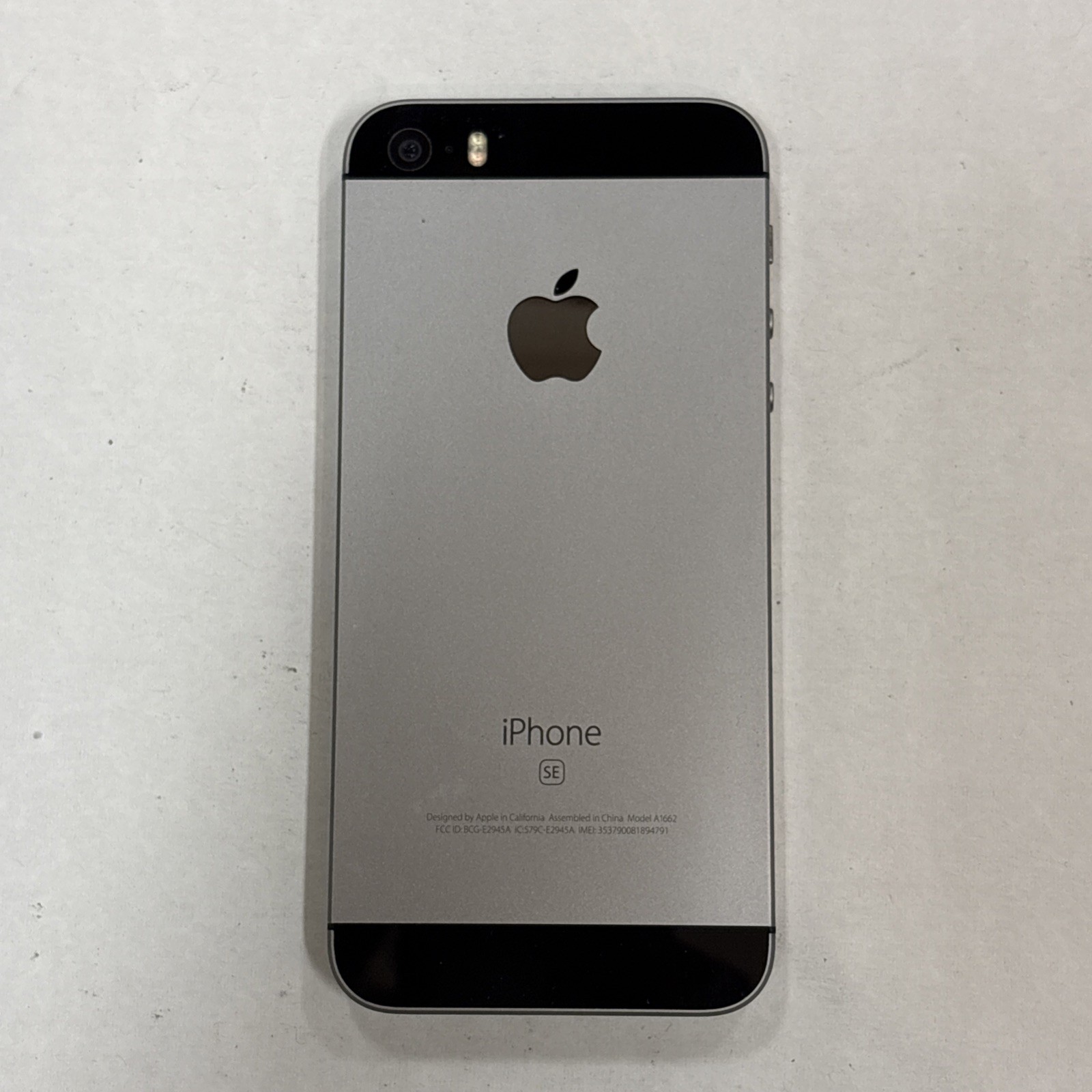 Apple iPhone SE 1st Gen 16GB (A1662) – Unlocked – Space Gray. GREAT CONDITION.