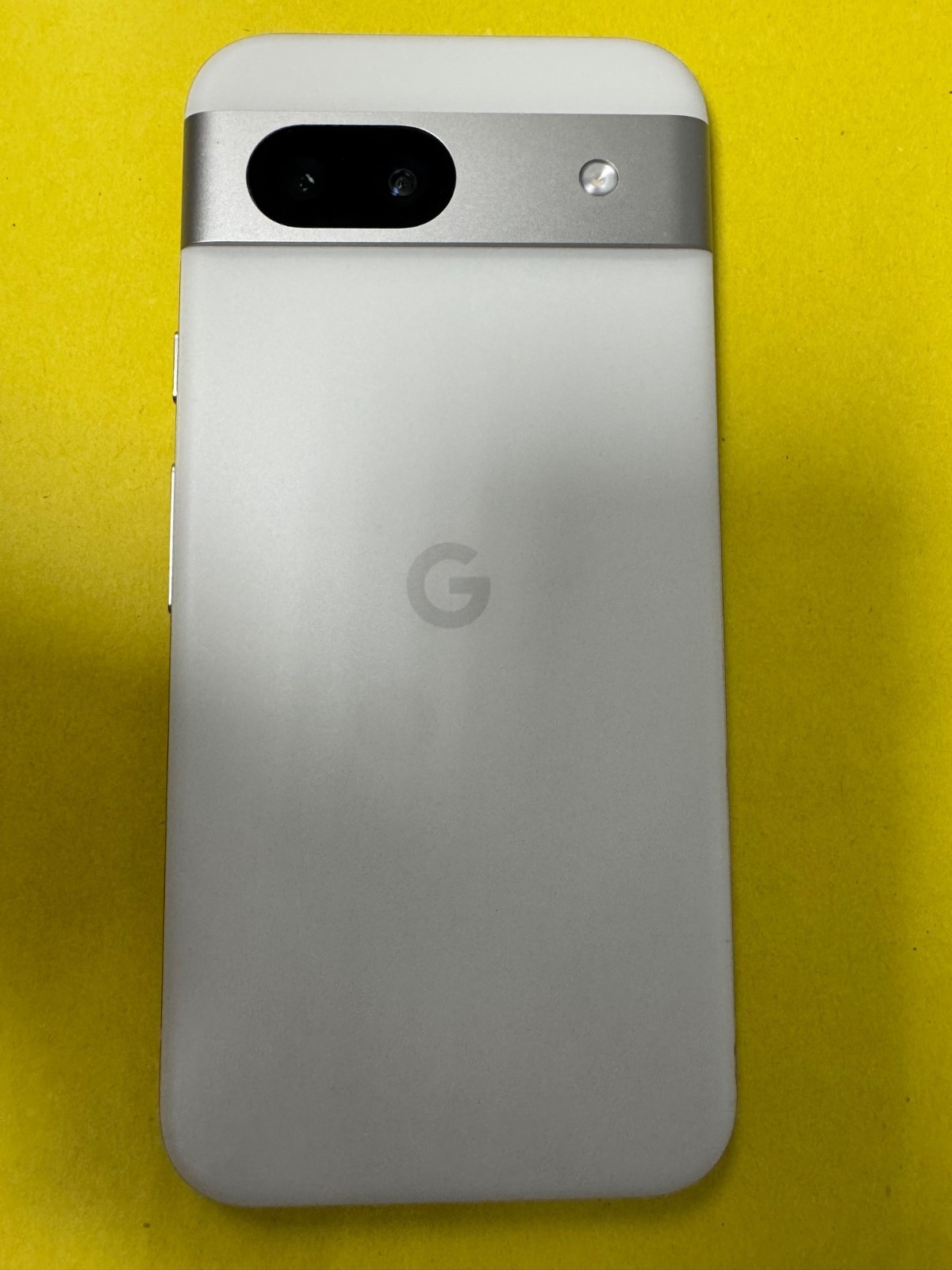Google Pixel 8a – 128GB – Porcelain (Unlocked) – Excellent Condition