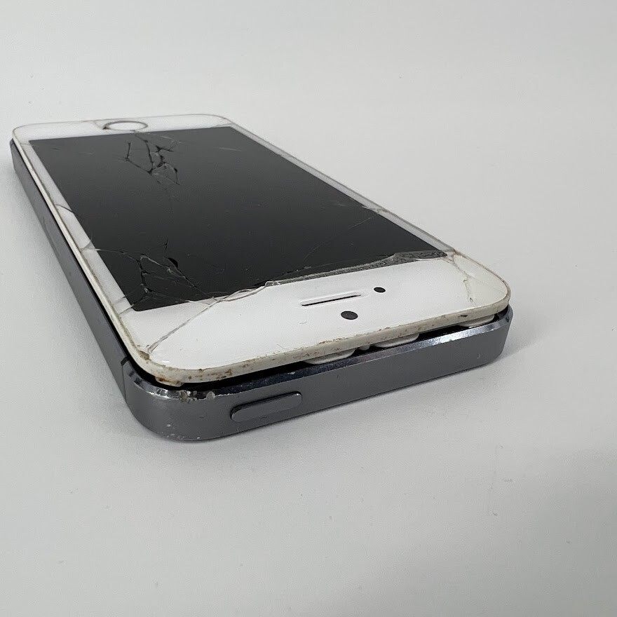 Apple iPhone 5S – 16GB Space Gray (C Spire) A1453 (CDMA + GSM) FOR PARTS/REPAIR