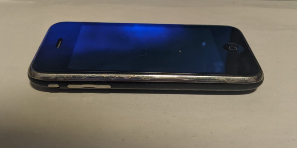 Apple iPhone 3GS (A1303) – Black (AT&T) READ Below
