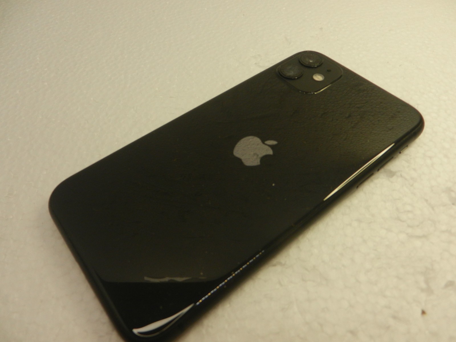 A2111 Apple iPhone 11 VERIZON MHC43LL/A Black – PreOwned