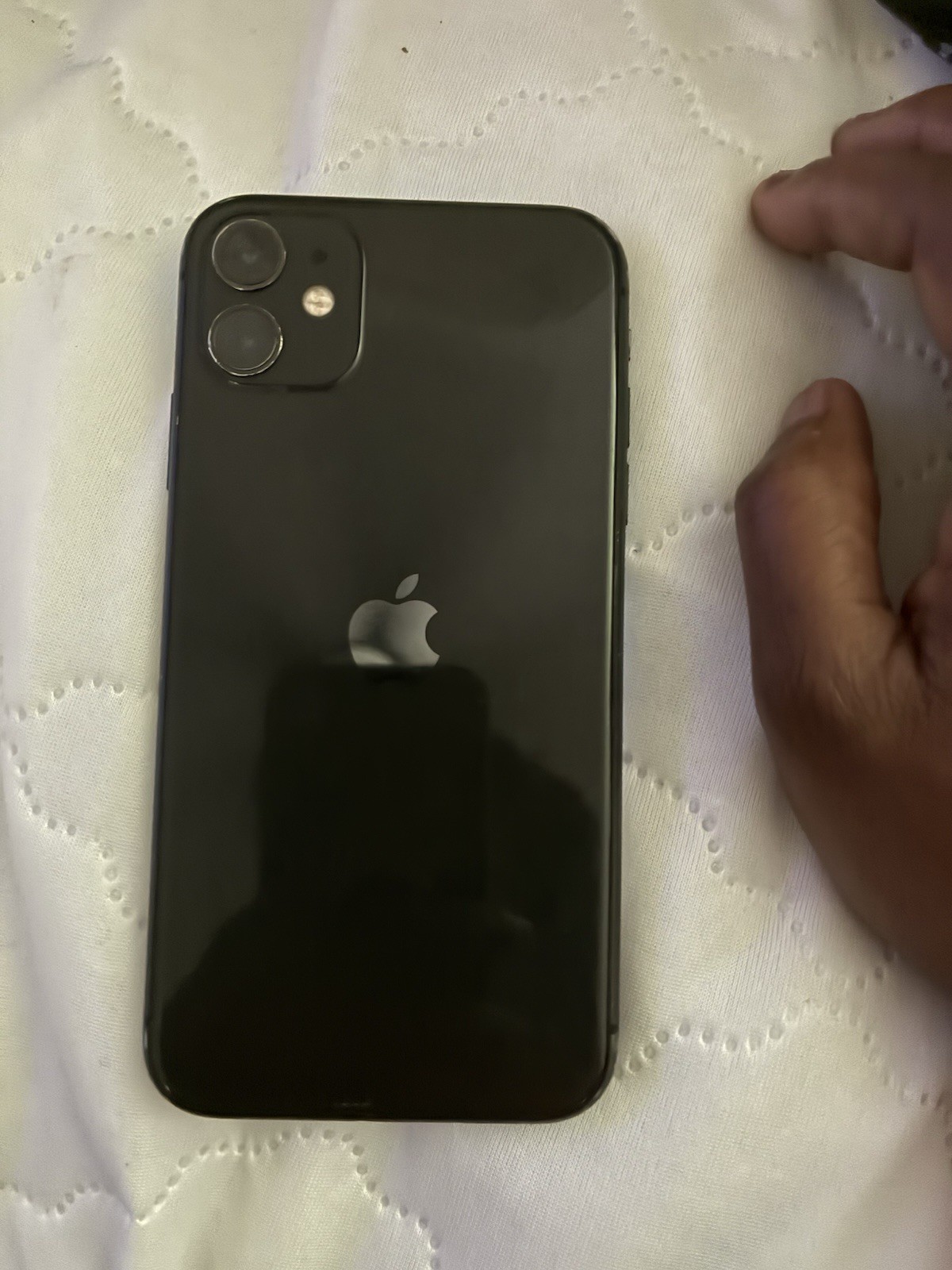 Apple iPhone 11 Black 6.1″ 12MP iOS Smartphone Bluetooth Wi-Fi NFC