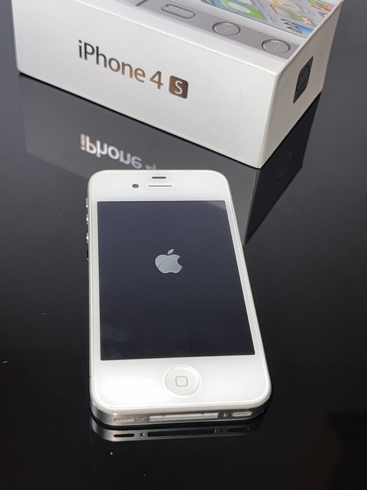 RARE New iPhone 4S 16GB White. Never Been Used. In Original Box (Collectible)