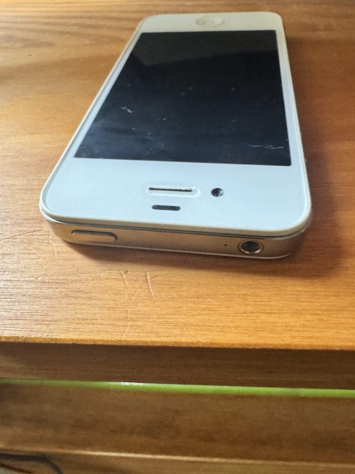 Apple iPhone 4s – 16 – WHITE Password Locked A1349 Movie Prop