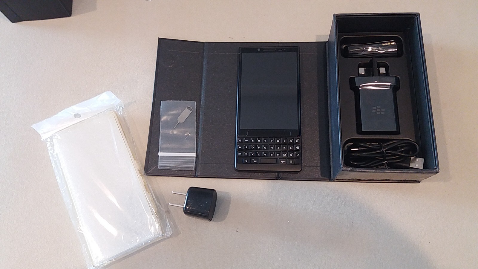 BlackBerry Key2 BBF100-6 4.5 in 64GB 6GB RAM Dual-SIM (Unlocked) BLACK