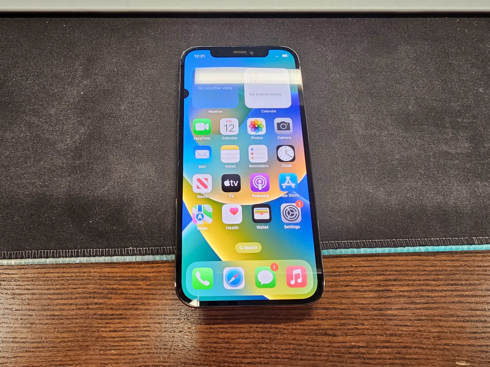 Apple iPhone 12 Pro – 128GB A2406 – Graphite – Unlocked – back crack with issue