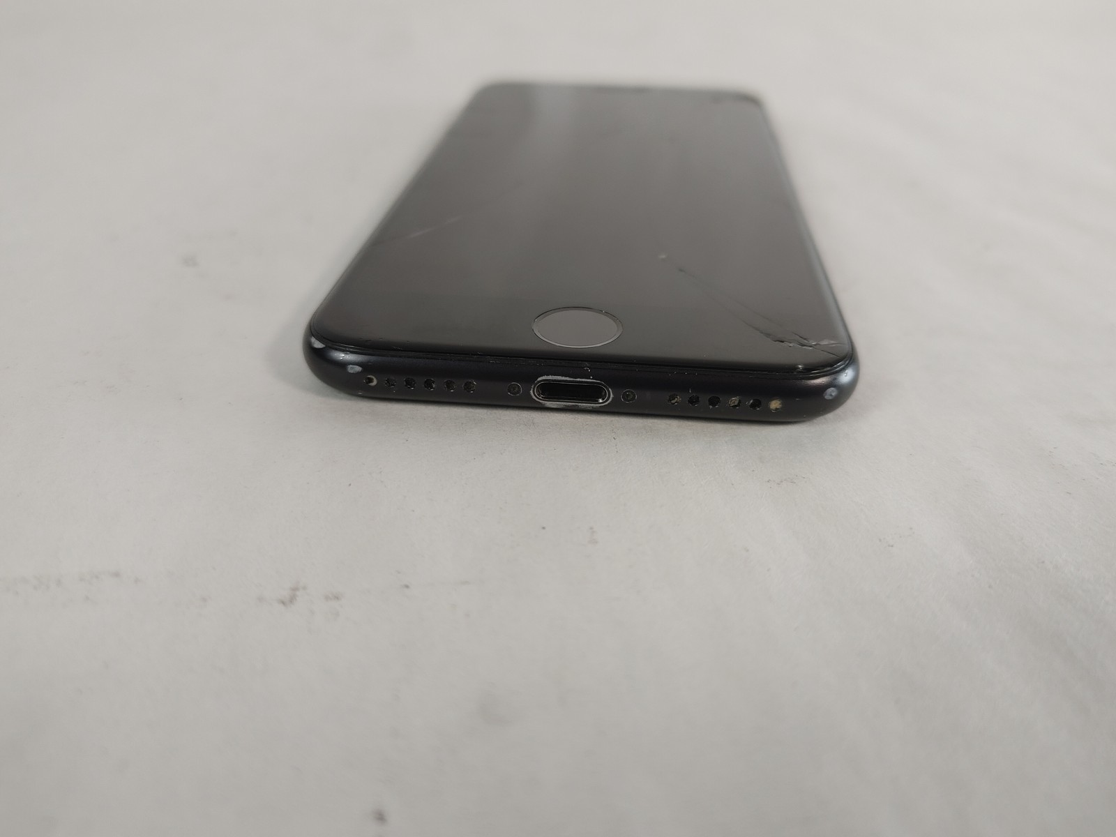 Apple iPhone SE (2020) A2275 64 GB iOS 26.5 AT&T Only (Wi-Fi + 4G) For Parts